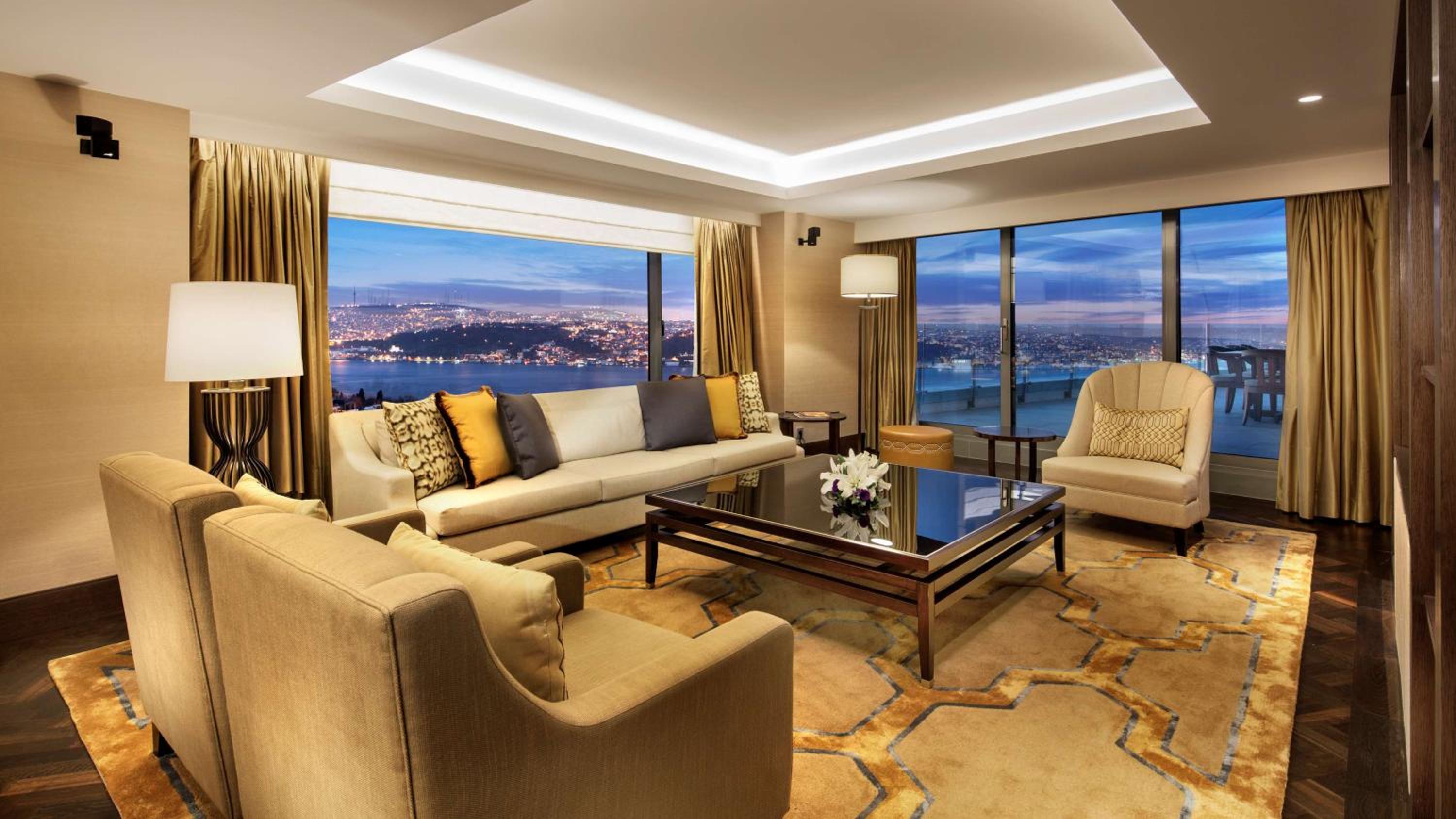 Presidential Suite - Lounge Access