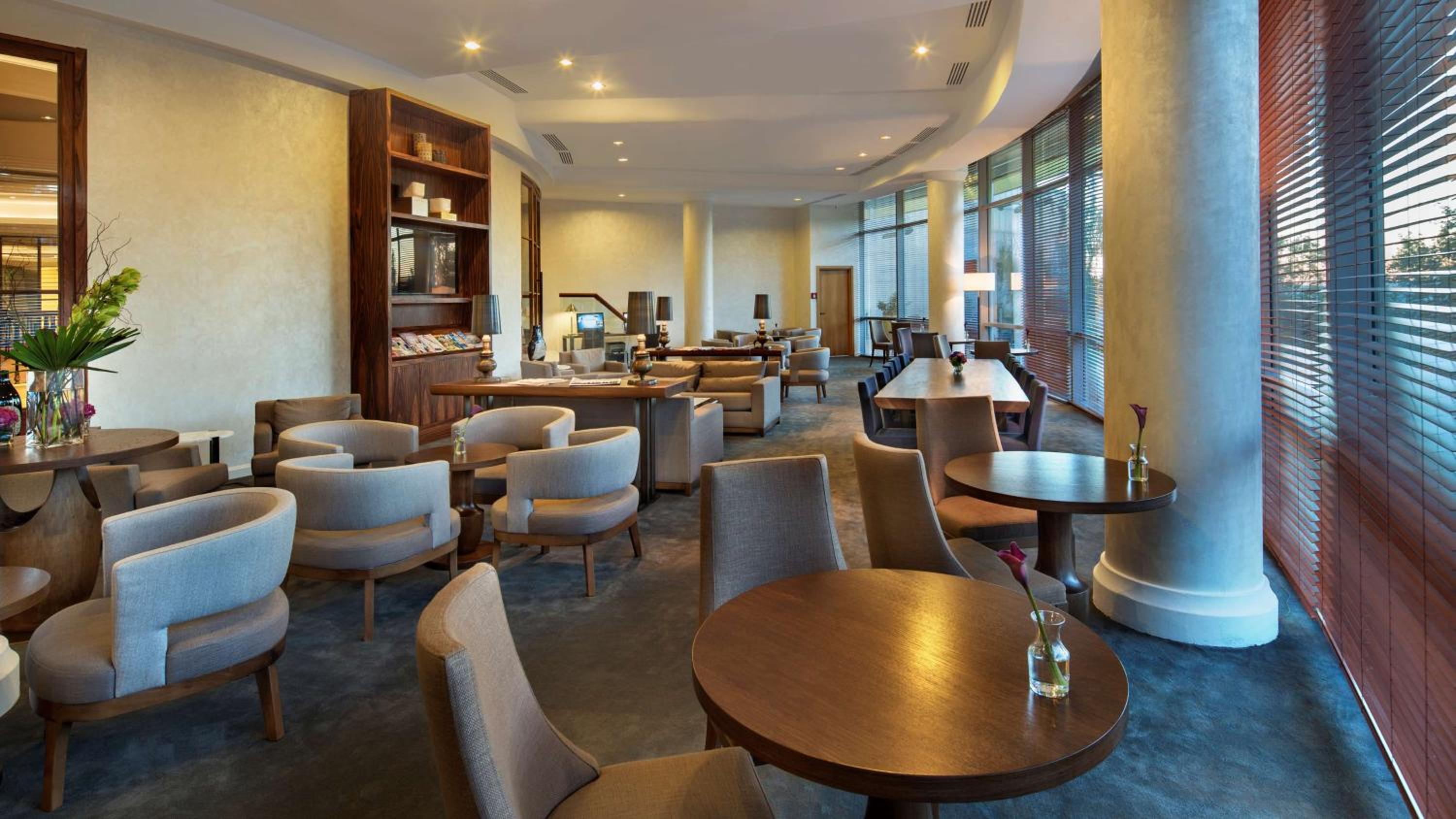 Executive King Room with Park View - Lounge Access thumbnail 6