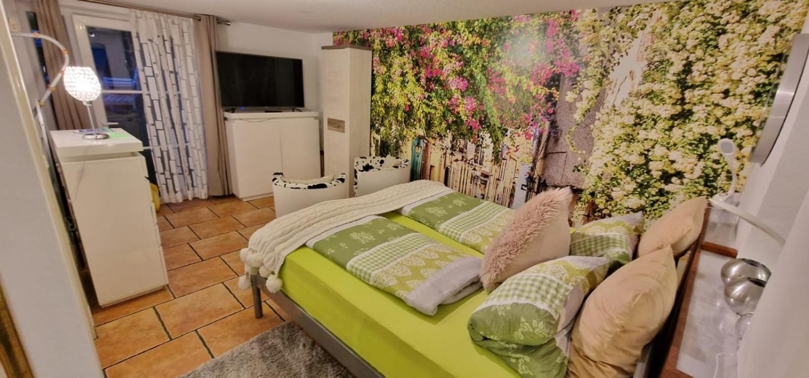 Studio Apartment - Photo 34