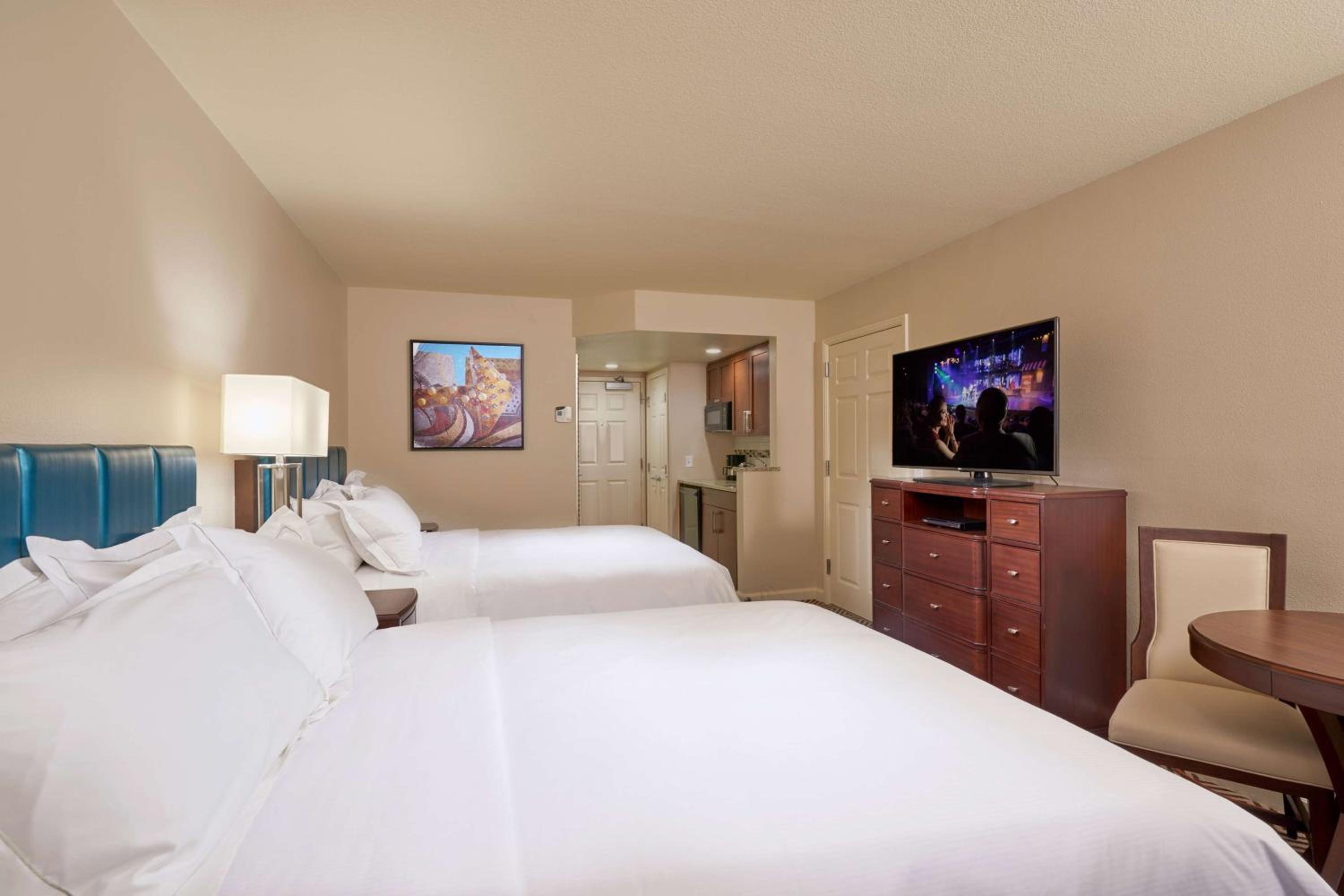 Studio room with Two Queen Beds