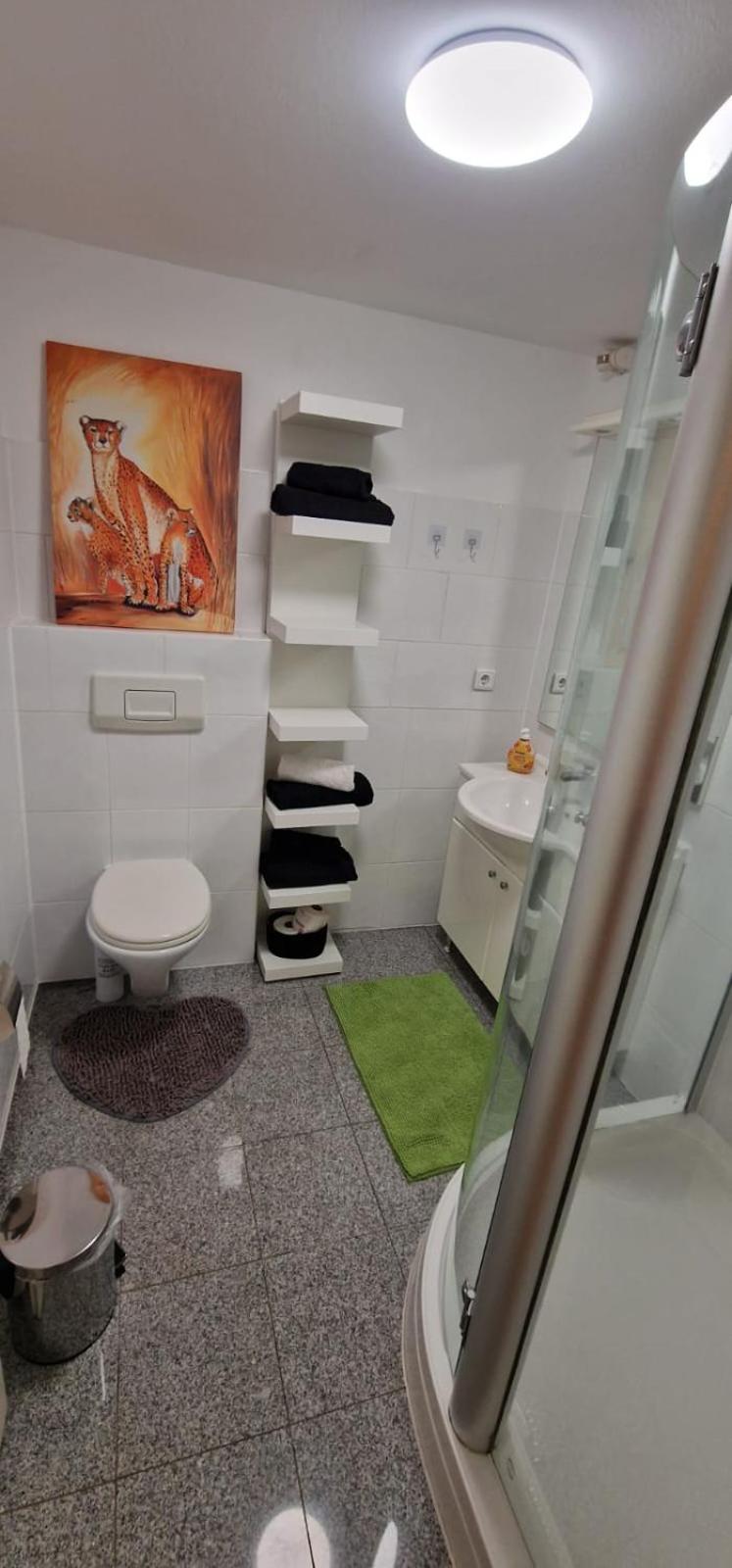 Studio Apartment - Photo 23