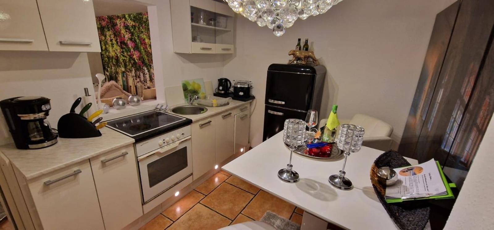 Studio Apartment - Photo 25
