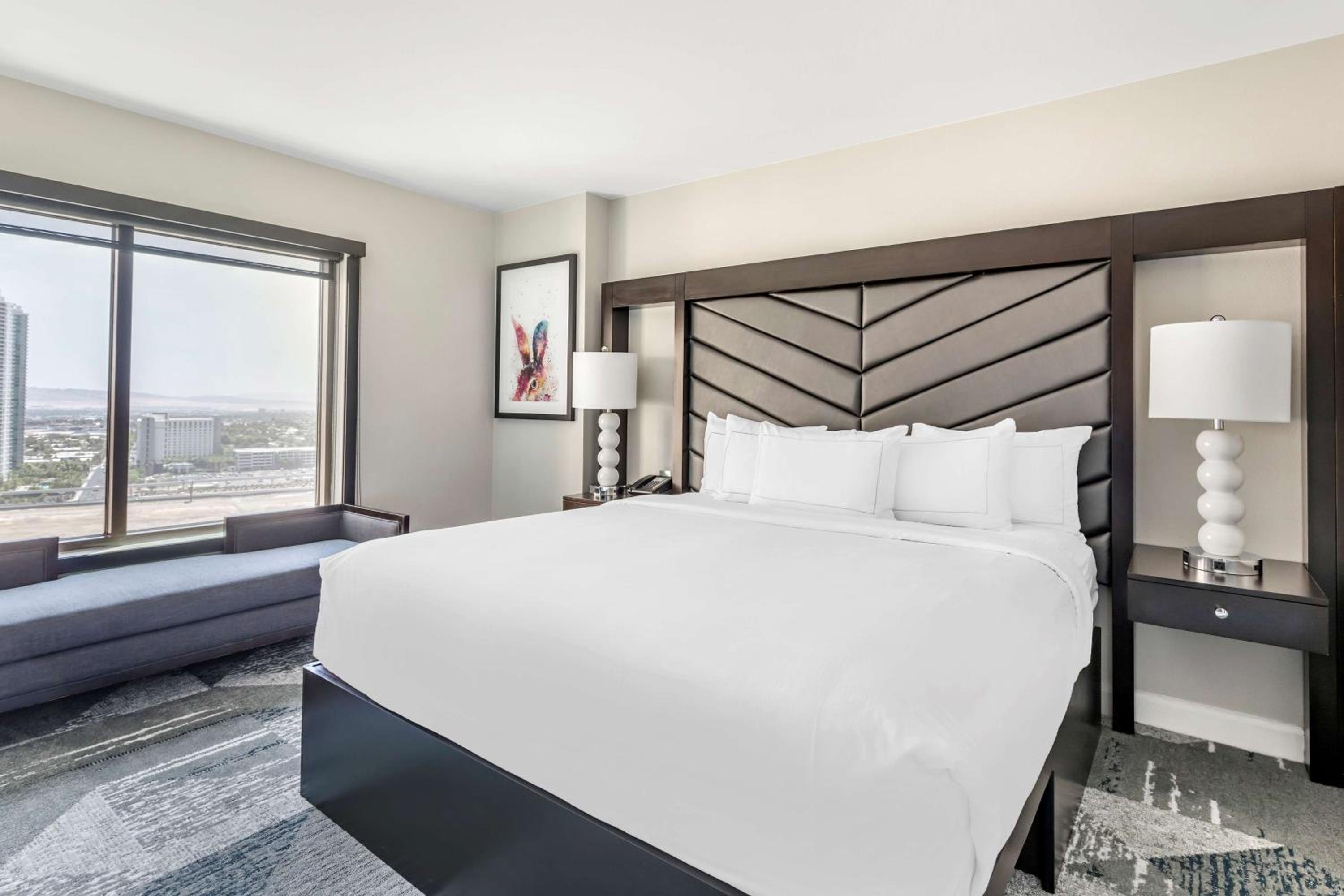 One-Bedroom King Suite with Sofa Bed thumbnail 5