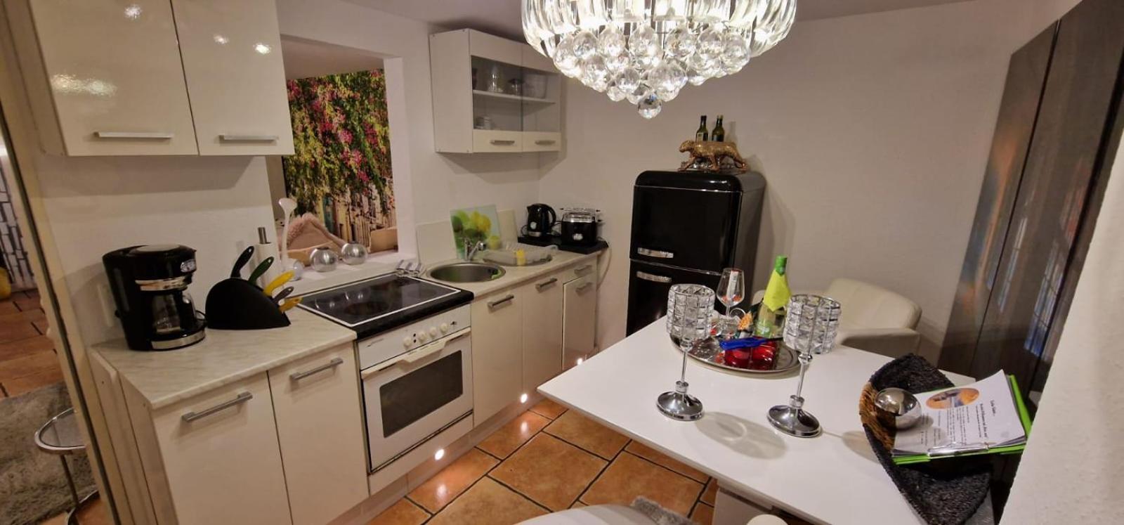 Studio Apartment - Photo 27