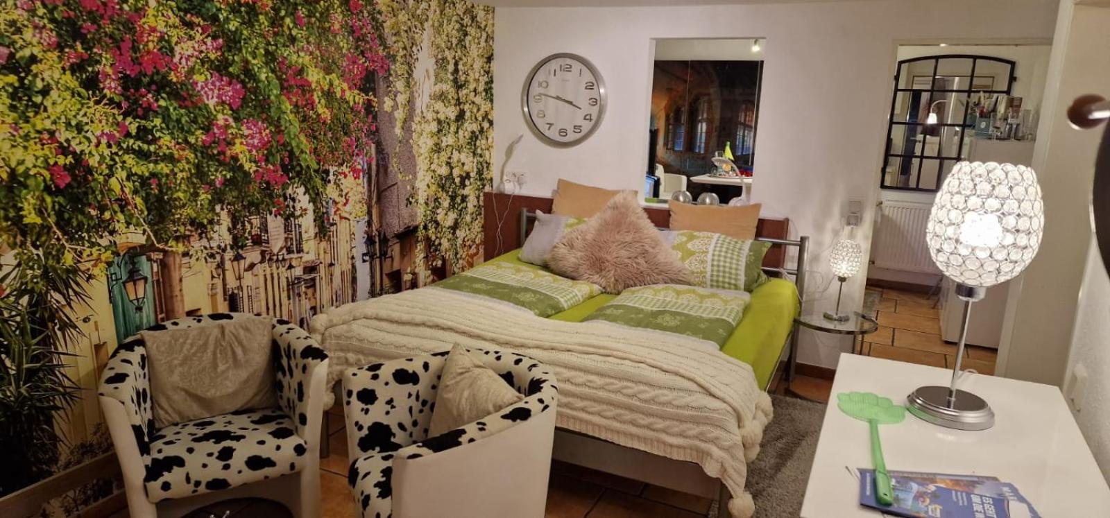 Studio Apartment - Photo 33