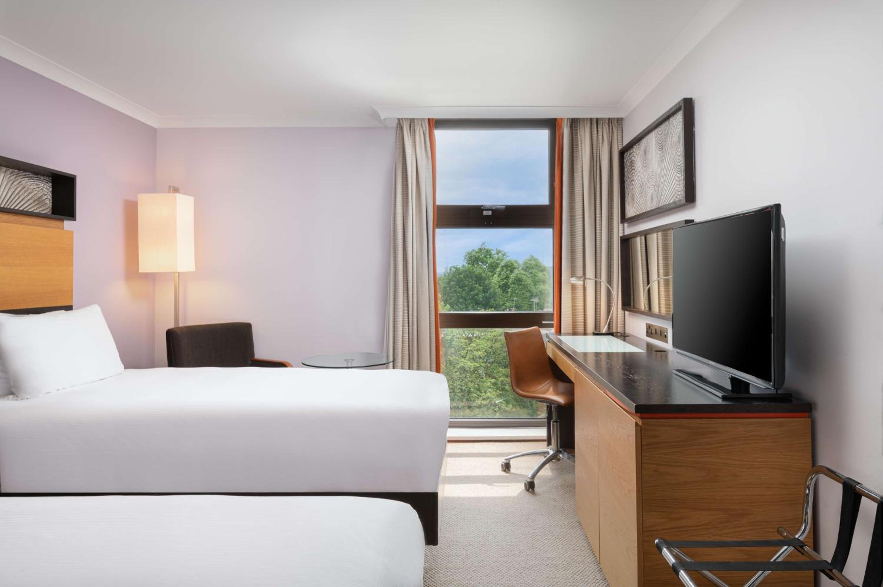 Twin Room thumbnail 6