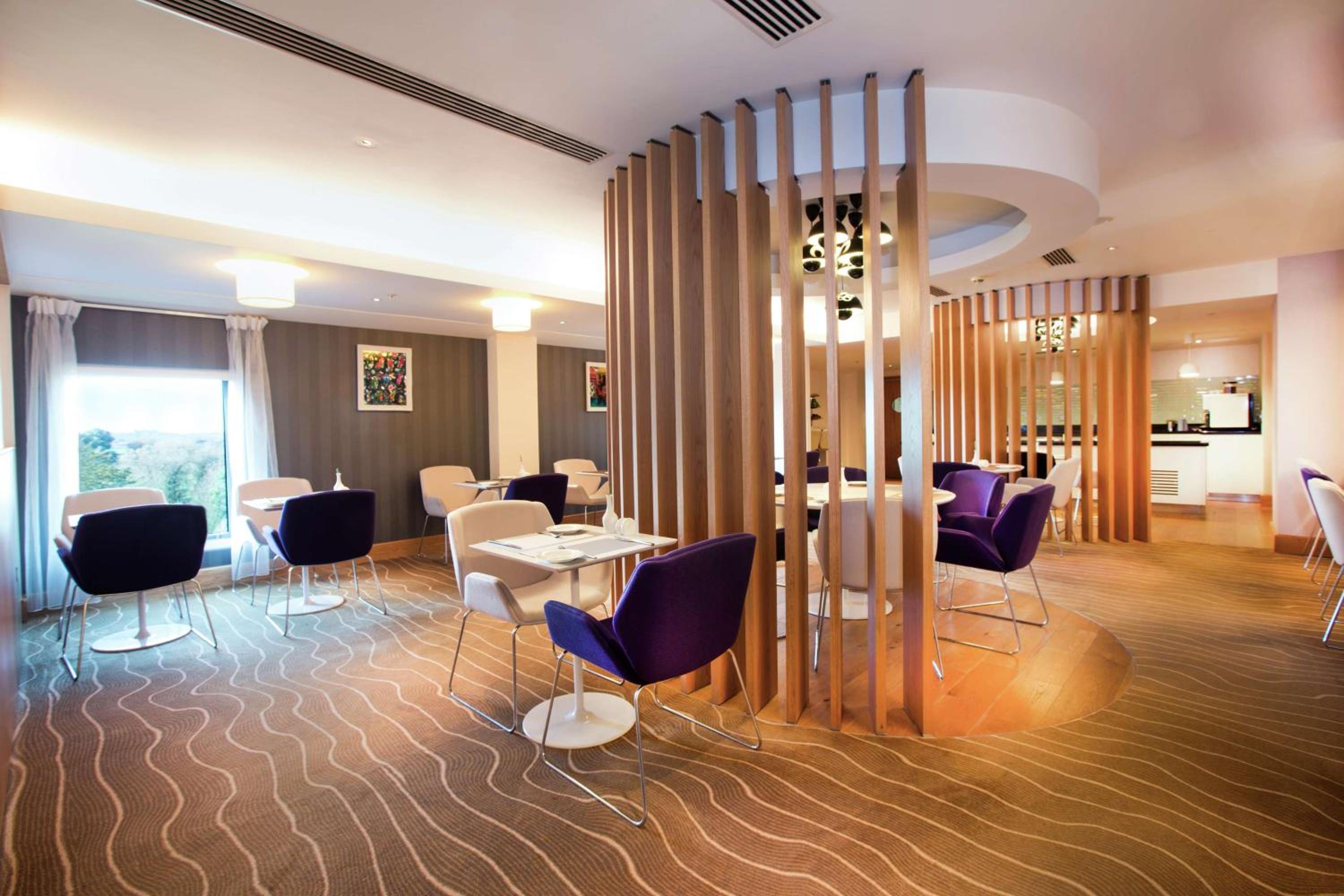 Executive Queen Room Accessible with Lounge Access - Photo 3