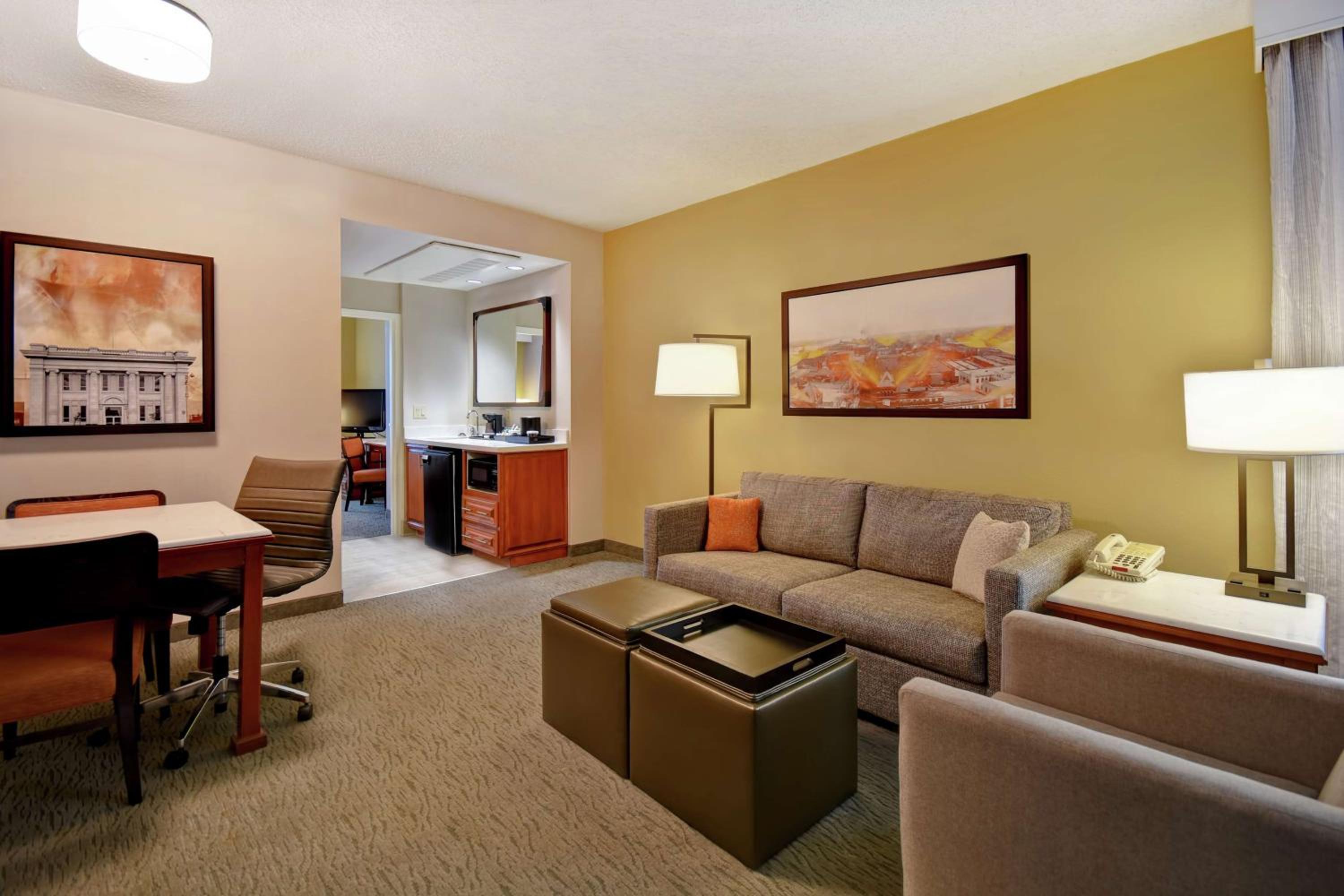 Two-Room Queen Suite with Two Queen Beds - Photo 5