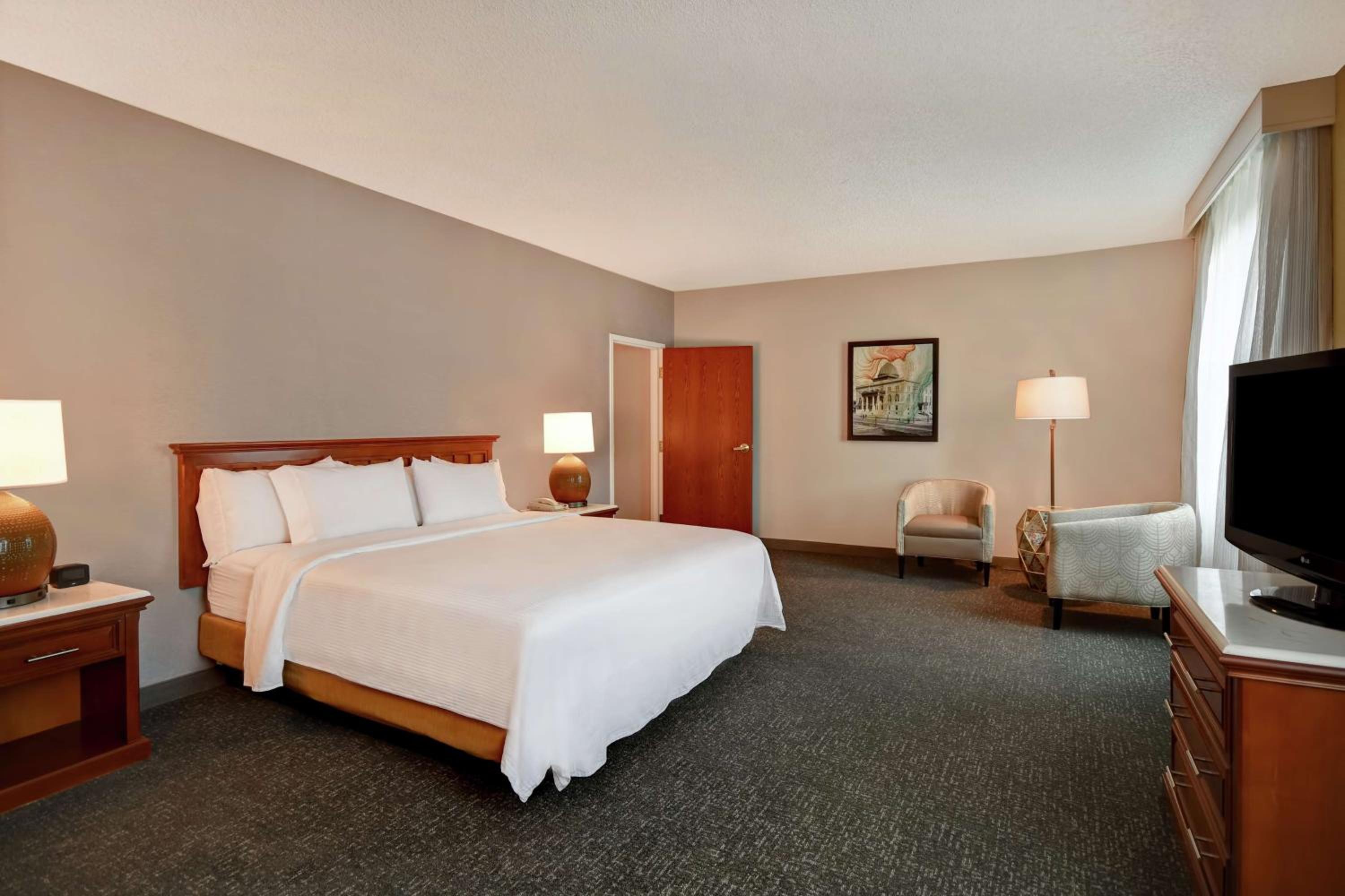 One-Bedroom Executive King Suite - Photo 1