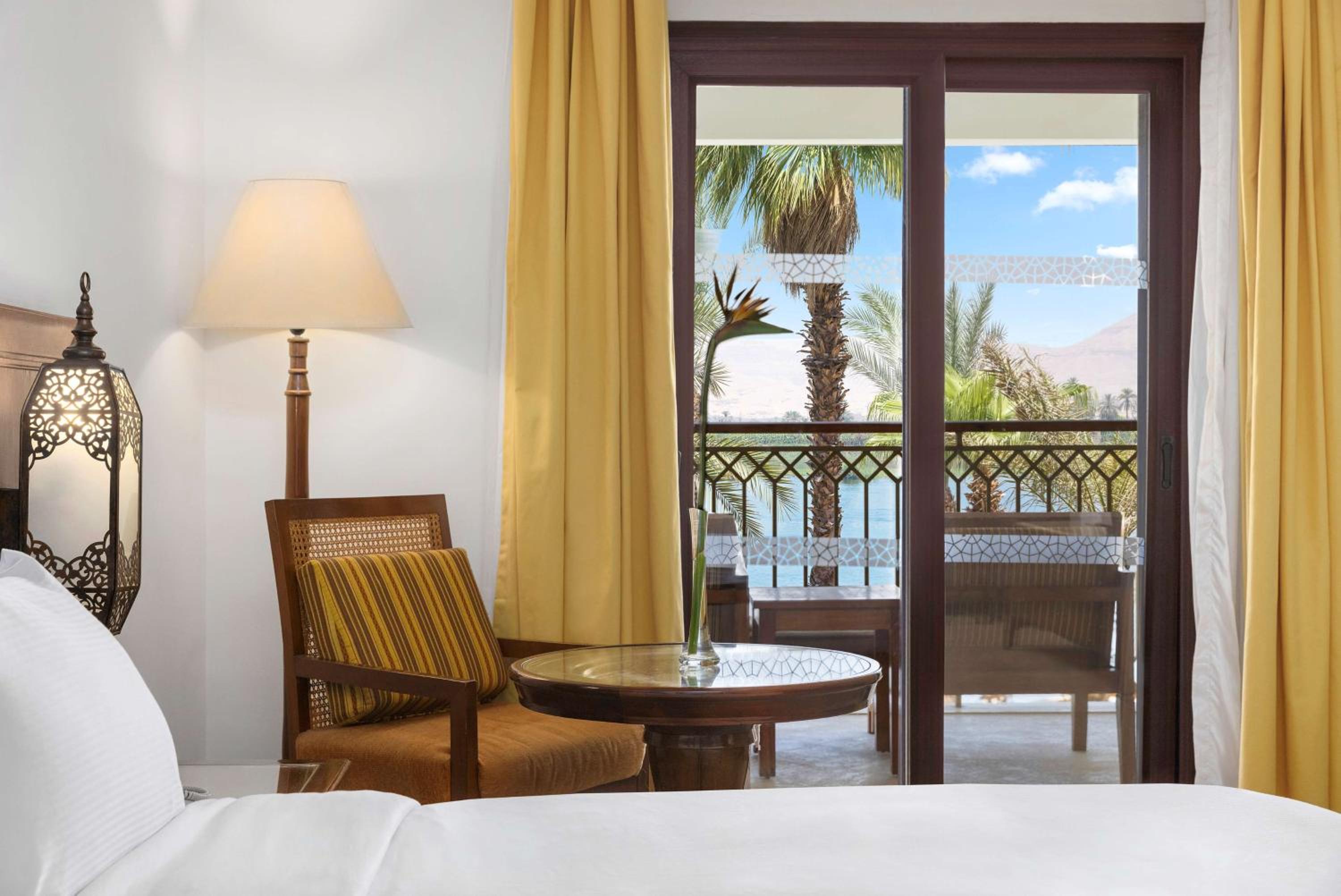 Deluxe Room Twin Bed