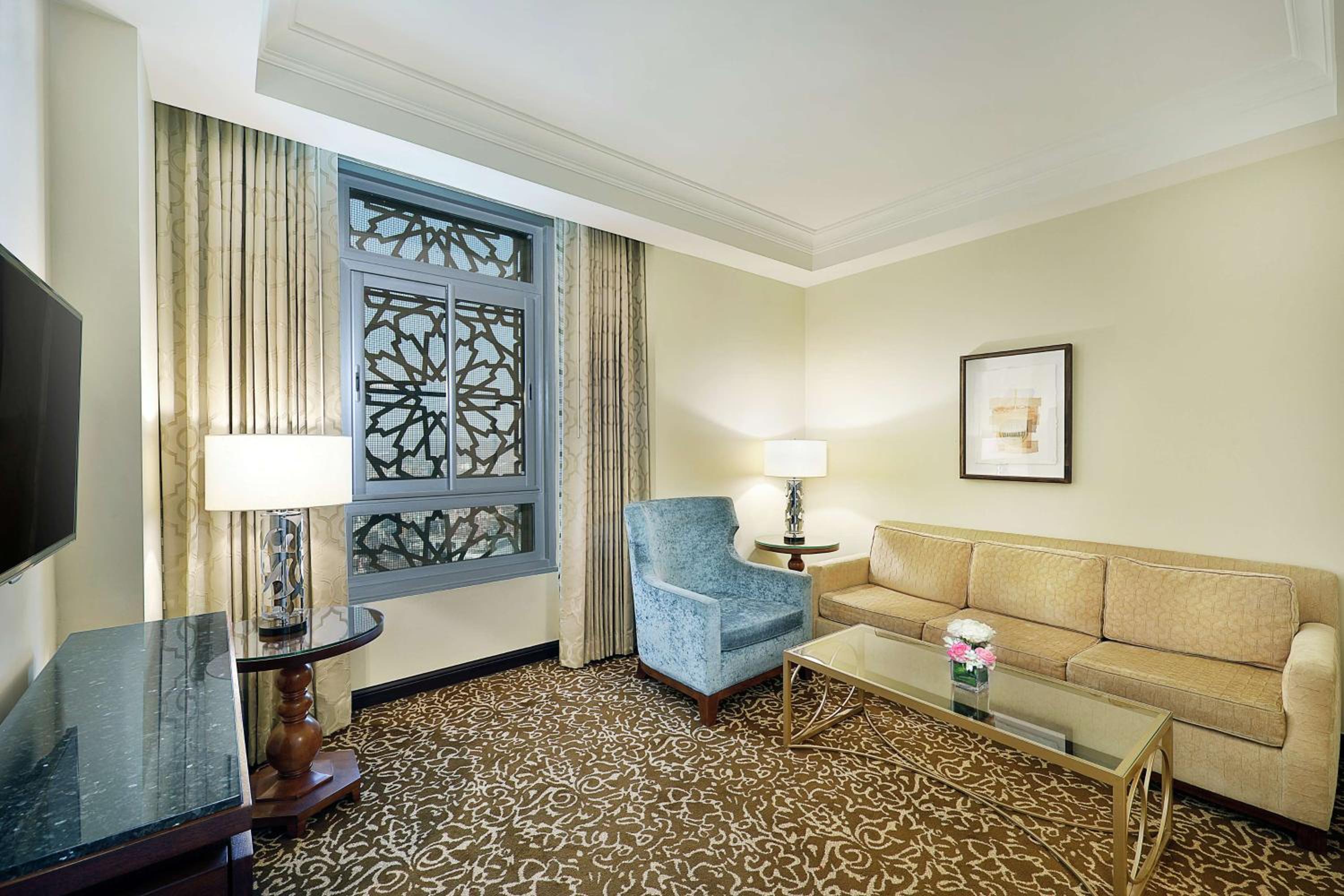 One-Bedroom King Suite with City View - Photo 2
