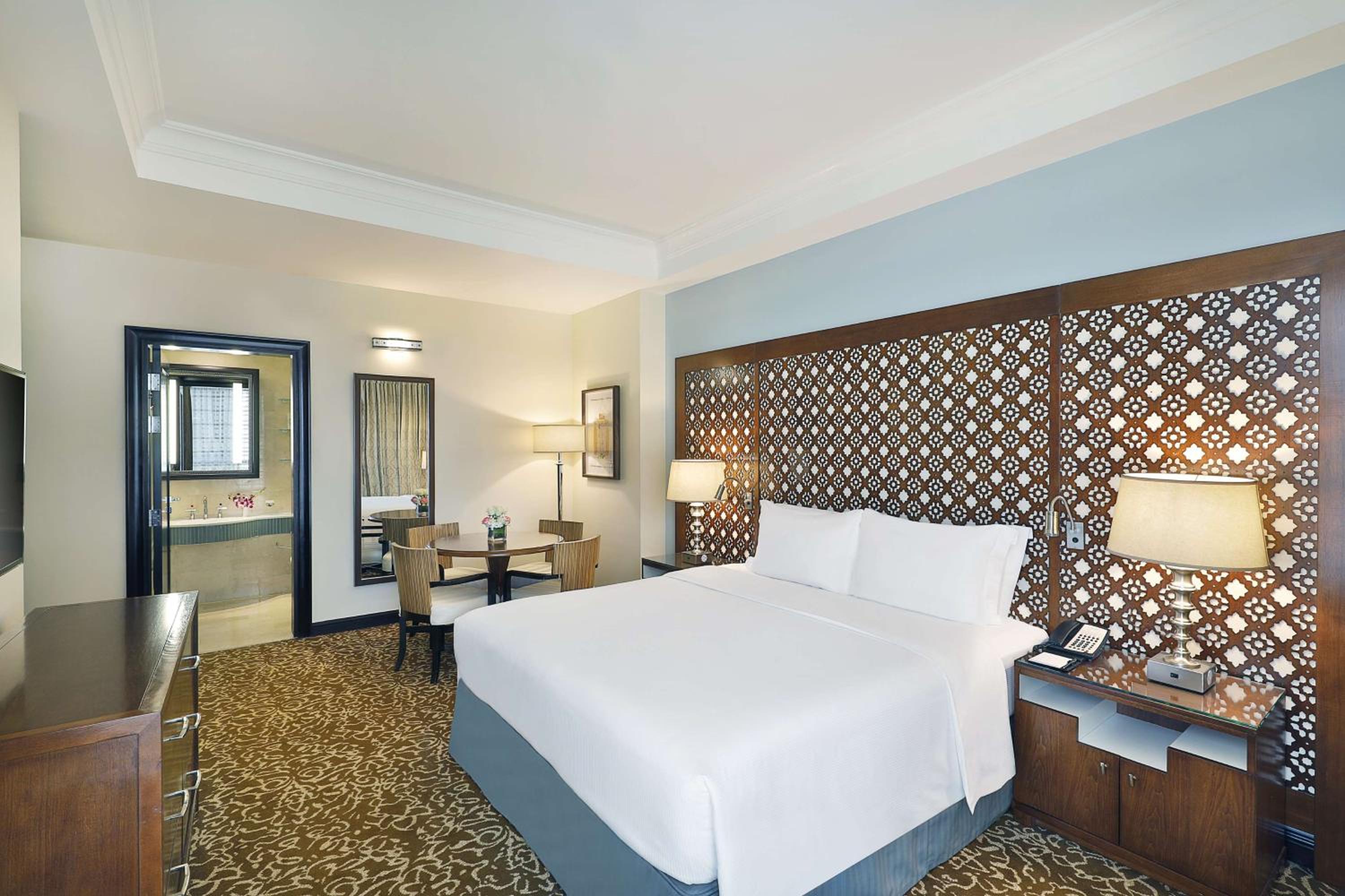 One-Bedroom King Suite with City View - Photo 4