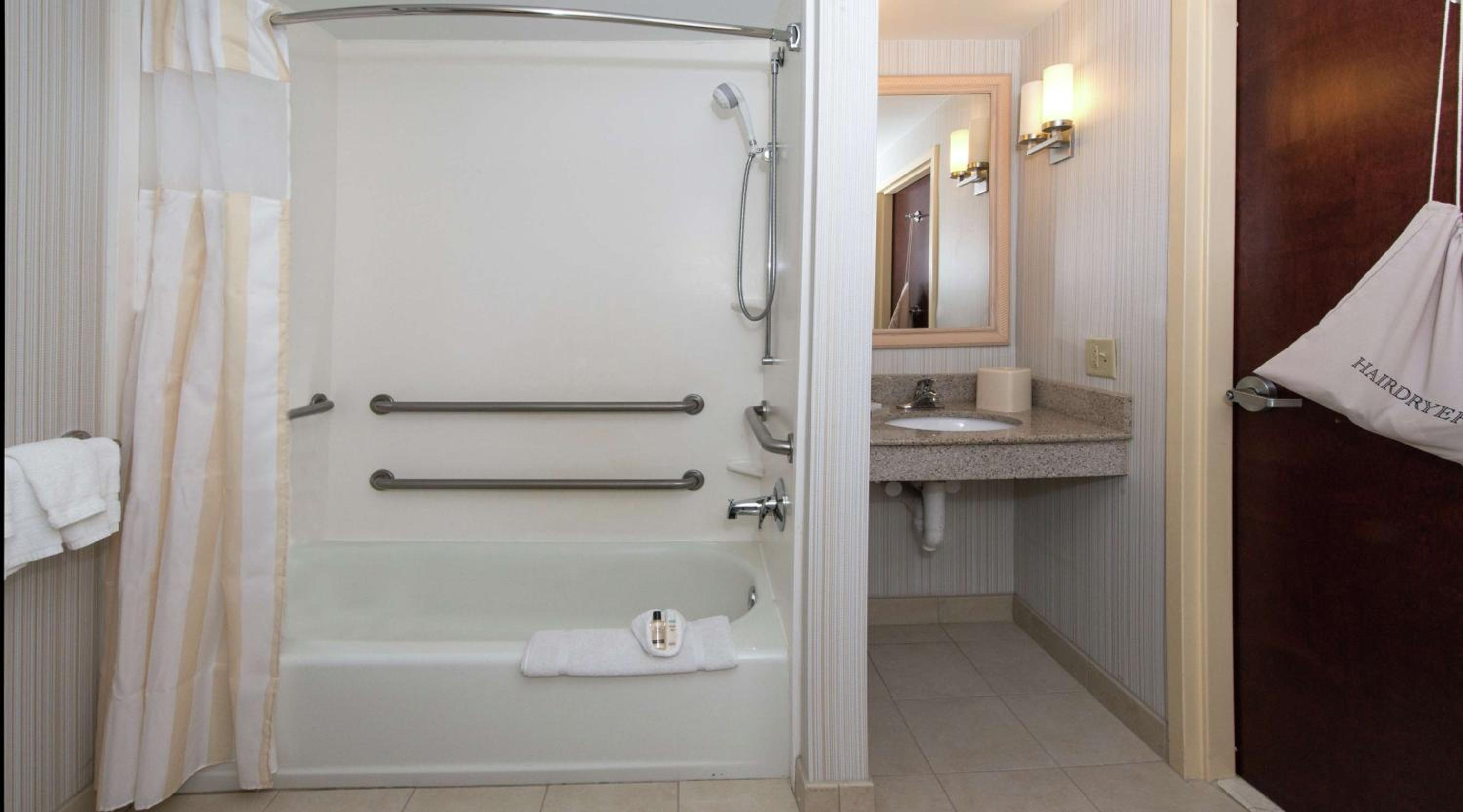 King Room with Bath Tub - Mobility Access - Photo 4
