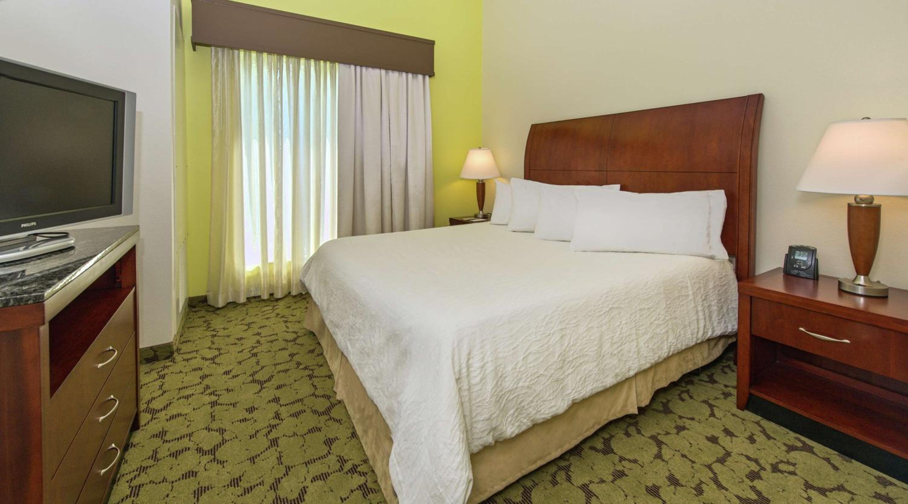 Junior King Suite with Seating Area - Photo 2