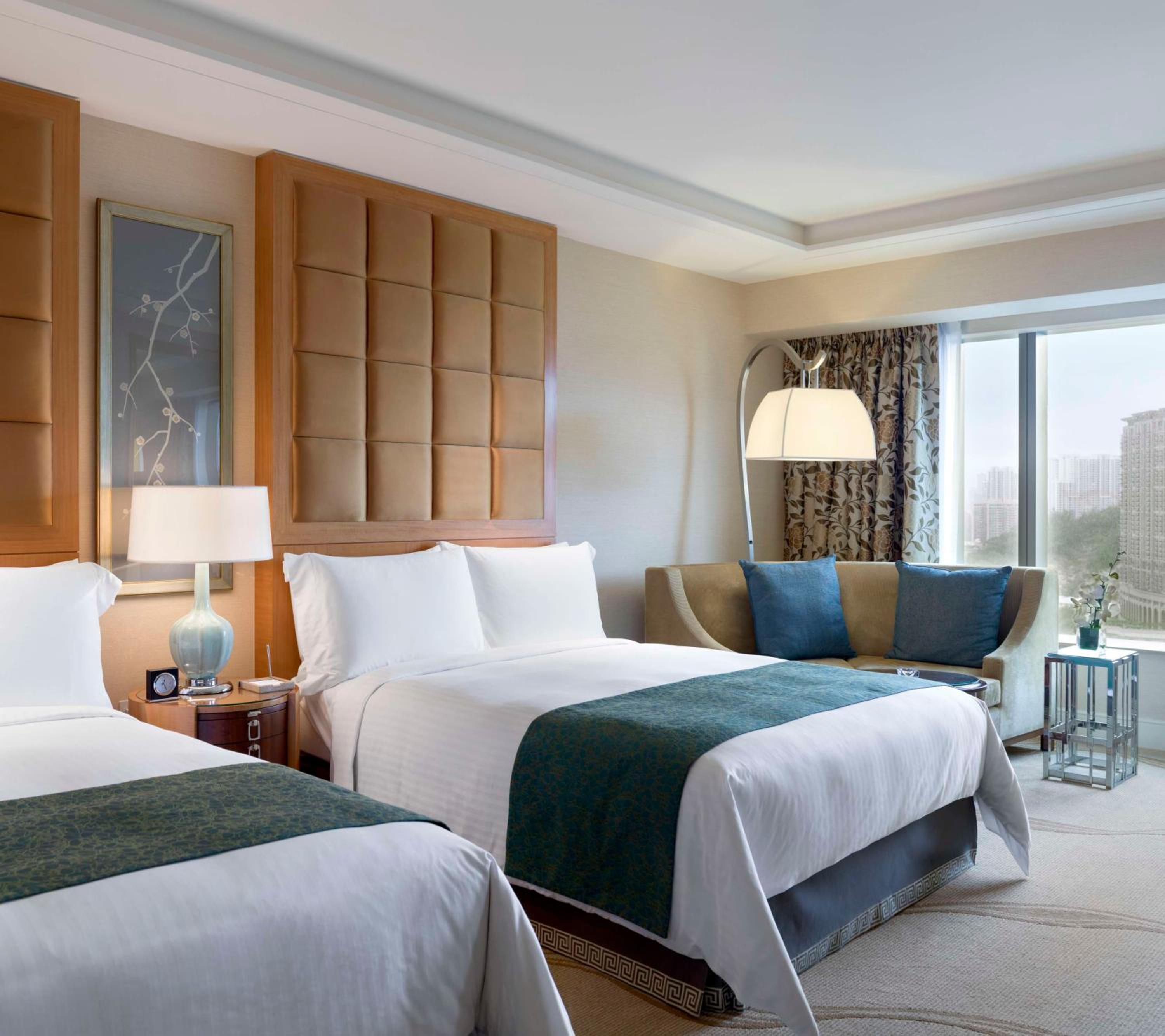 Deluxe Queen Room with Two Queen Beds and Eiffel Tower View - Photo 5