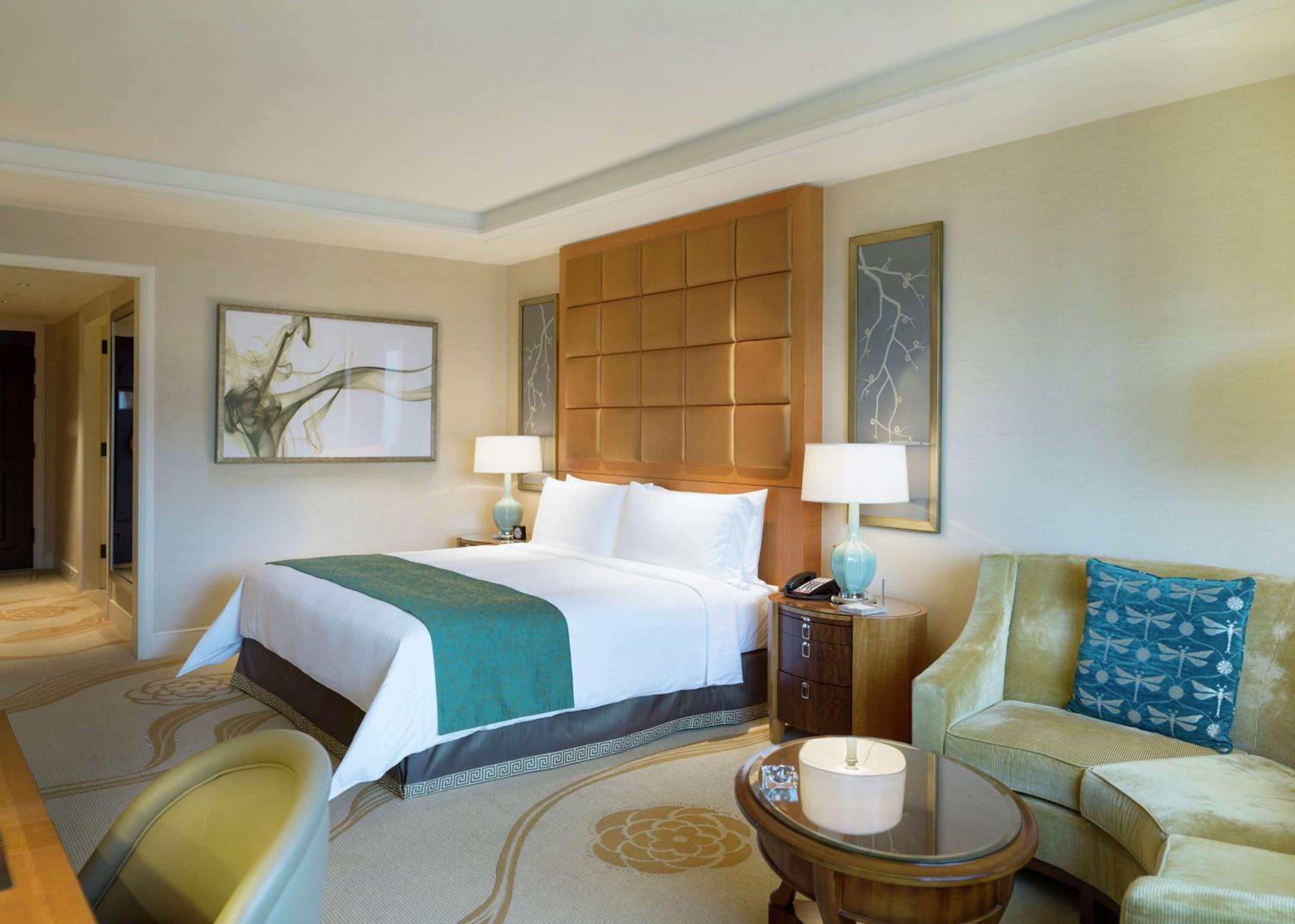 Deluxe King Room - Photo 4