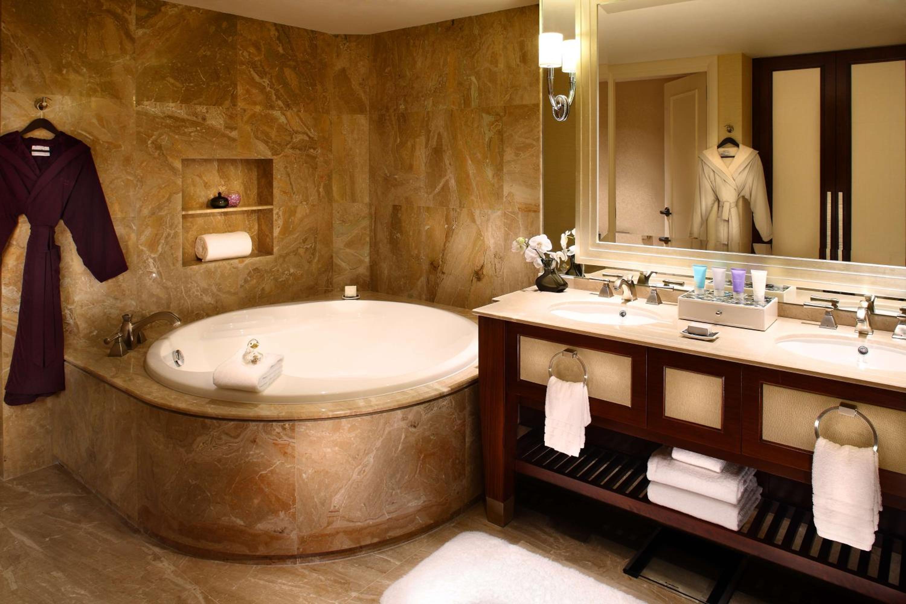 Premier King Suite - Photo 1