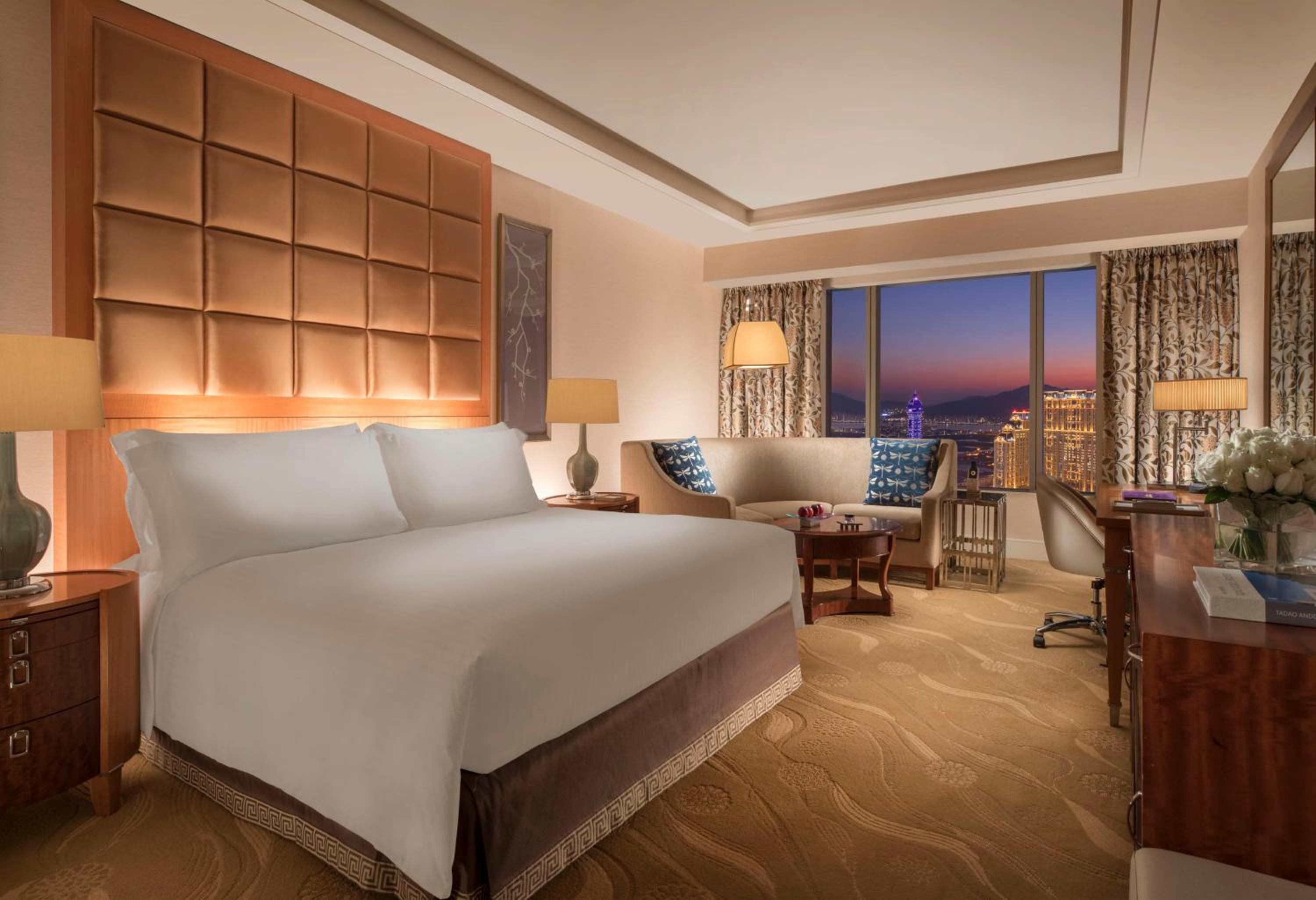 Deluxe King Room with Eiffel Tower View - Photo 5