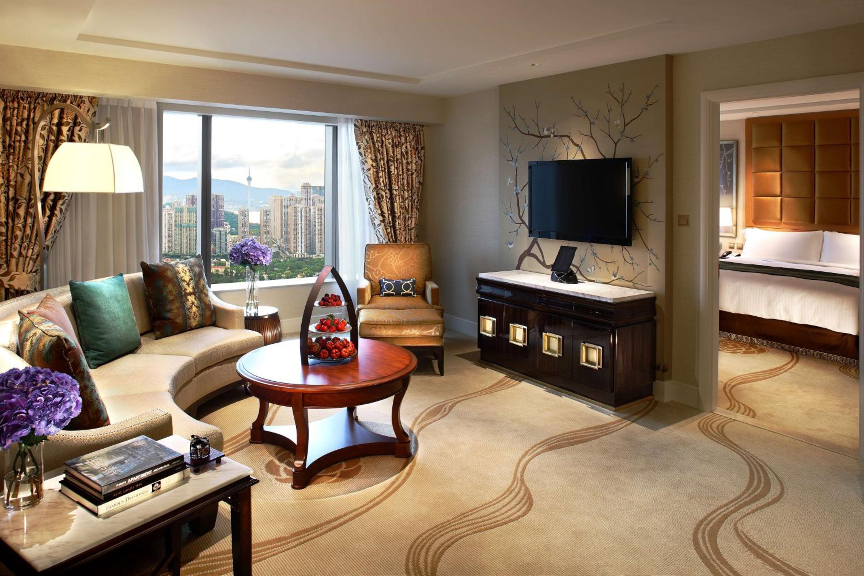 Deluxe King Suite - Photo 3