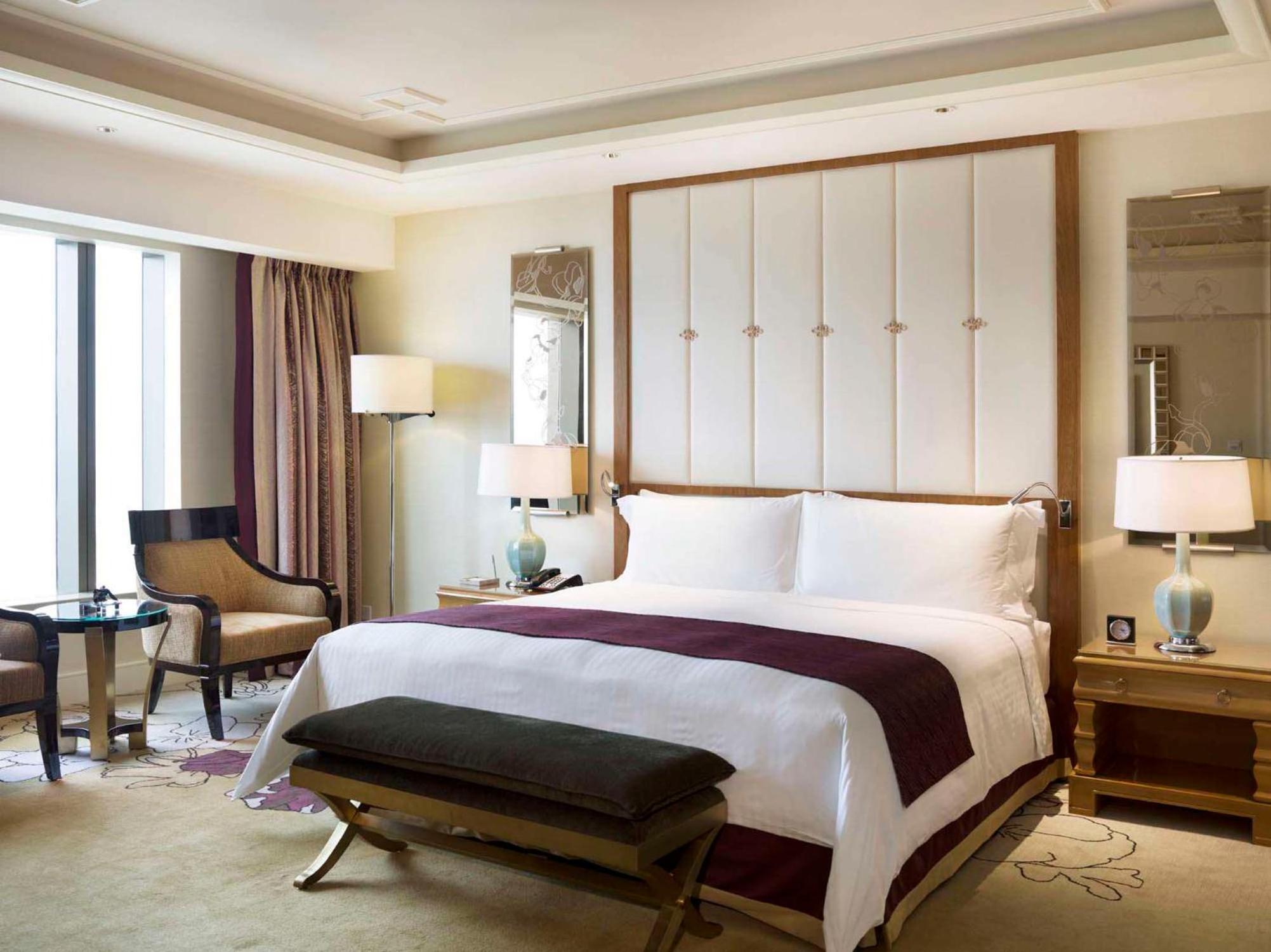 Premier King Suite - Photo 5