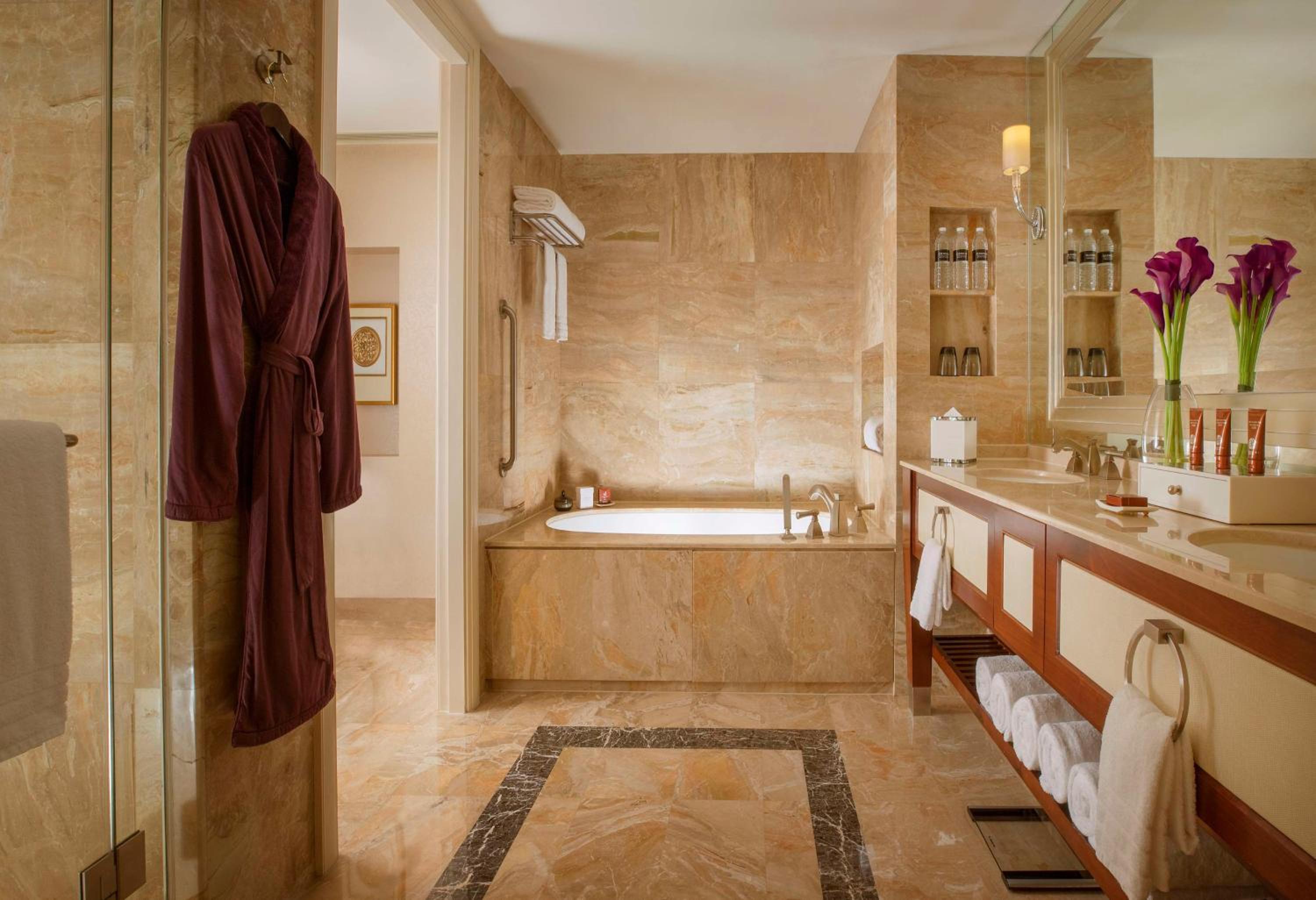Deluxe King Suite - Photo 1