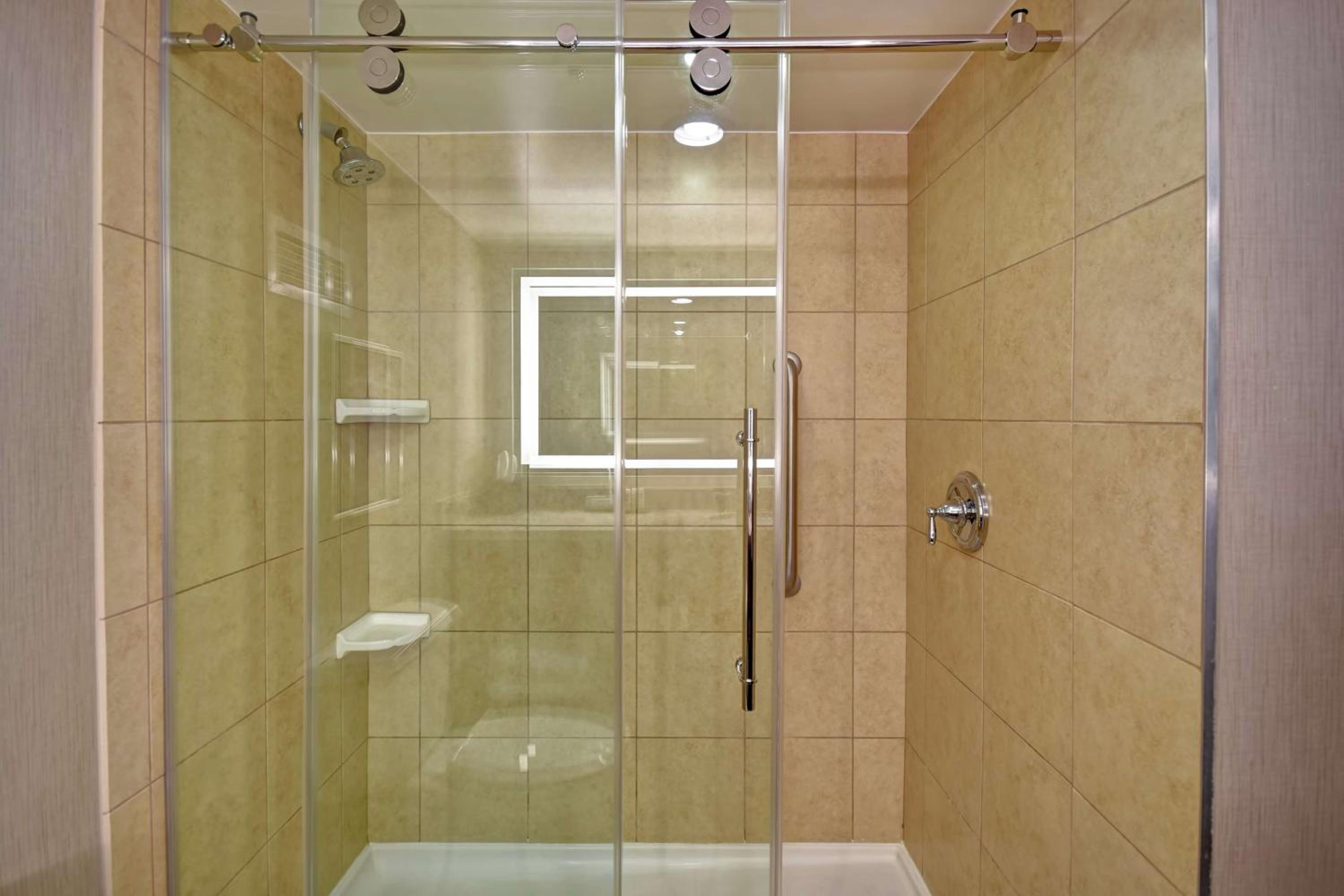 Two-Room King Suite - Non-Smoking - Photo 4