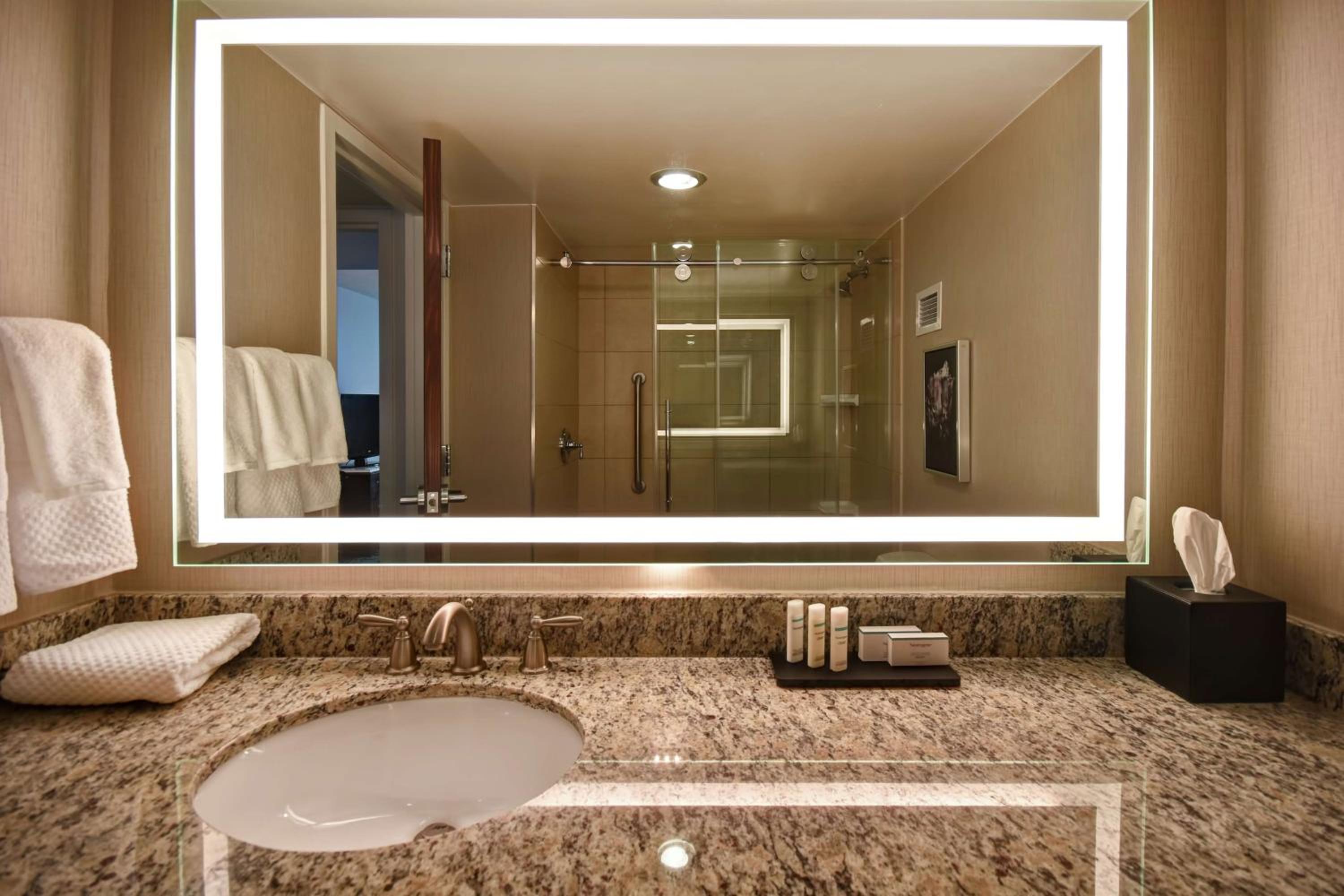 Double Corner Suite - Photo 3