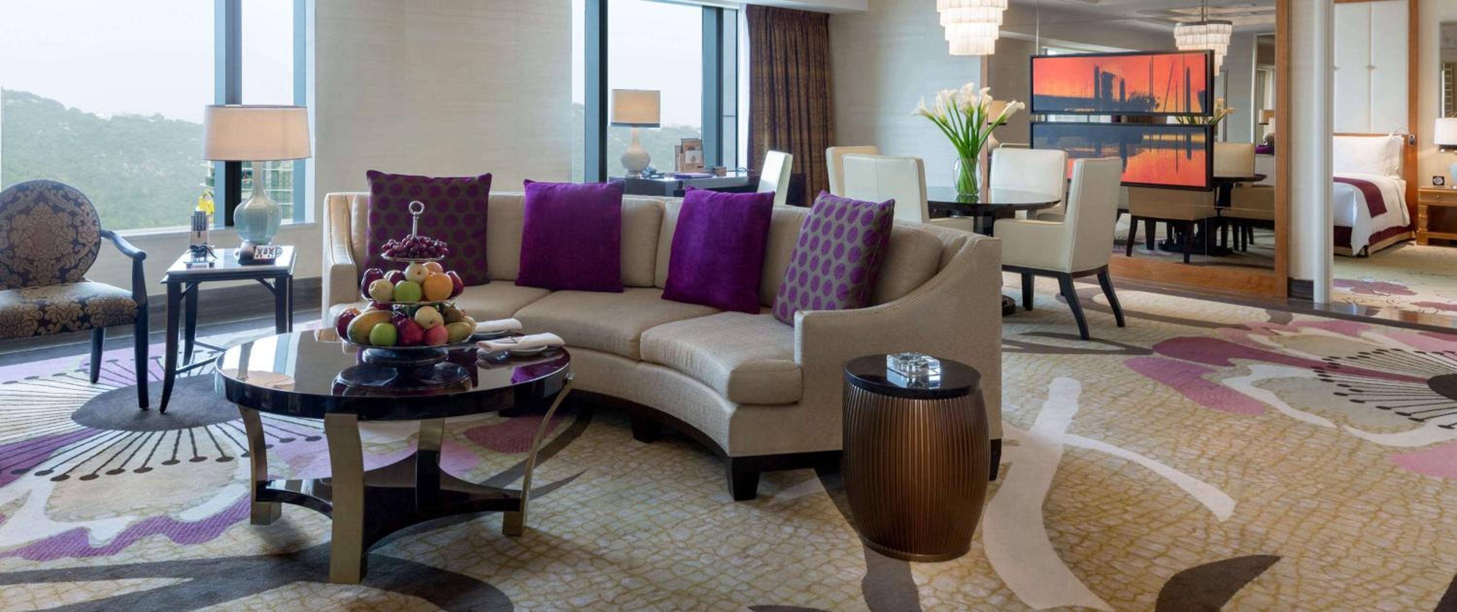 Premier King Suite - Photo 6