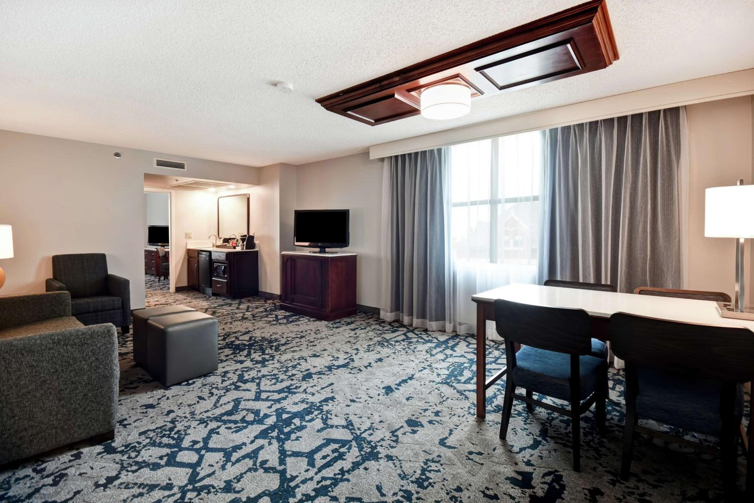 Executive King Suite - Non-Smoking - Photo 1