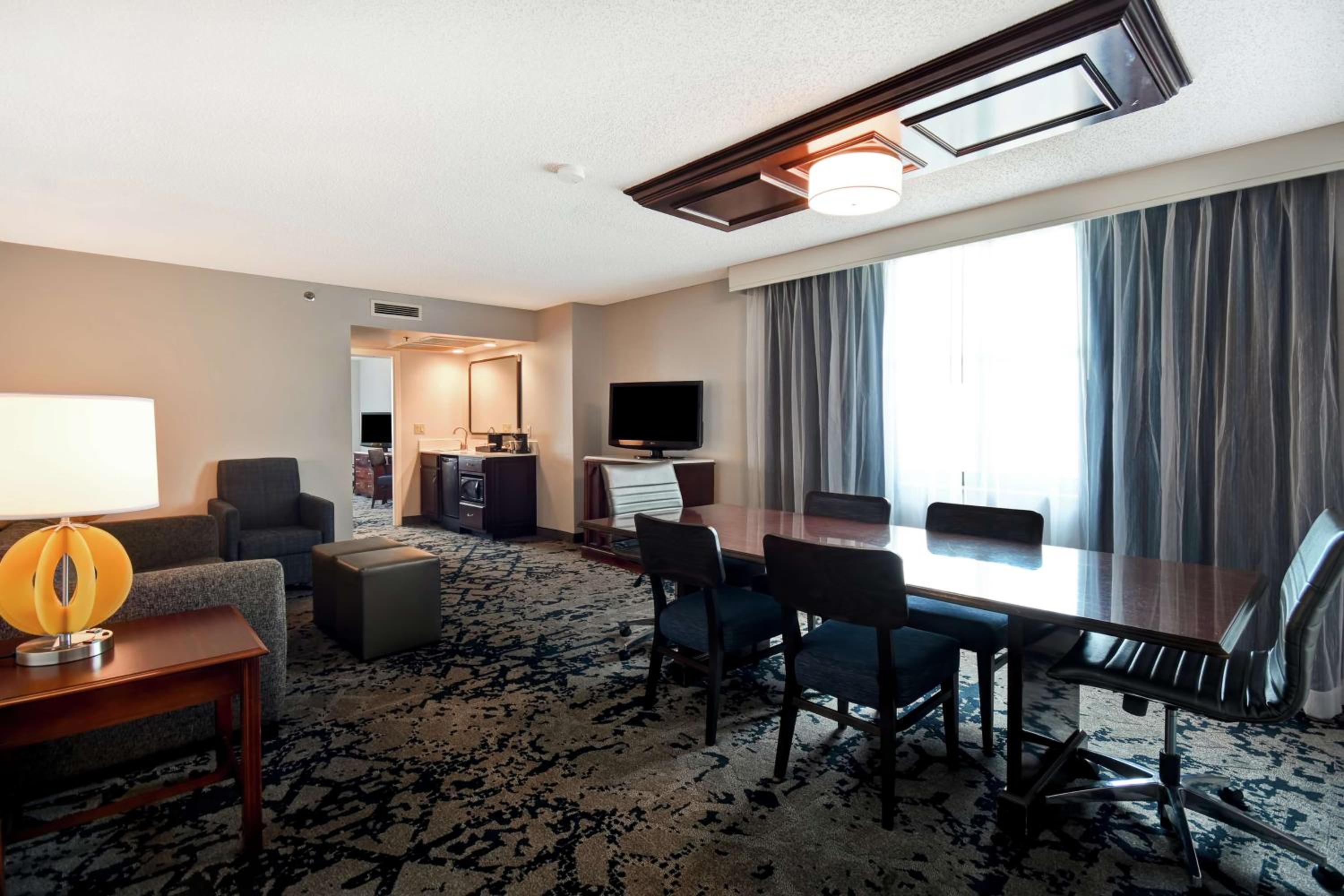 Executive King Suite - Non-Smoking - Photo 3