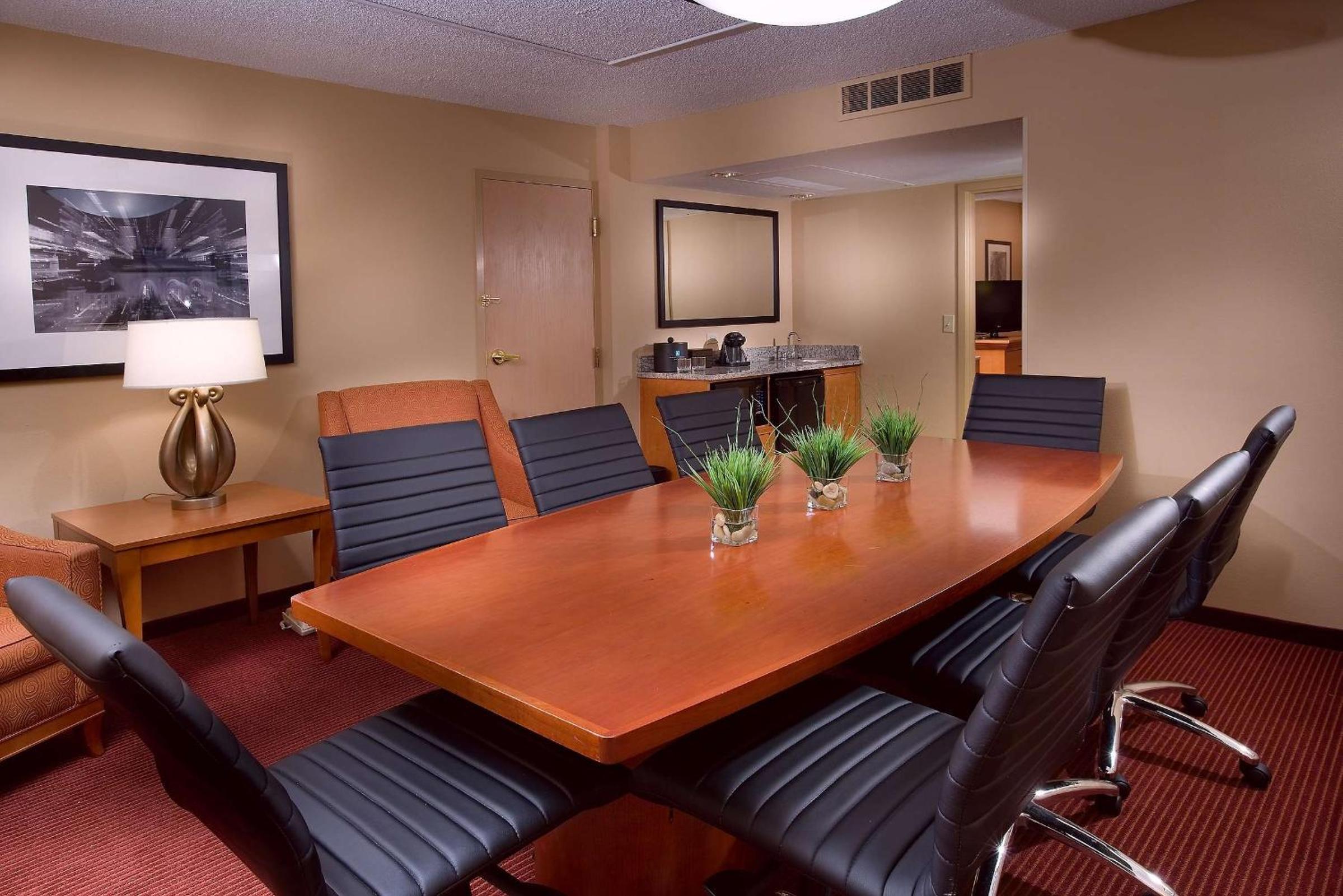 King Boardroom Suite- Non Smoking - Photo 1