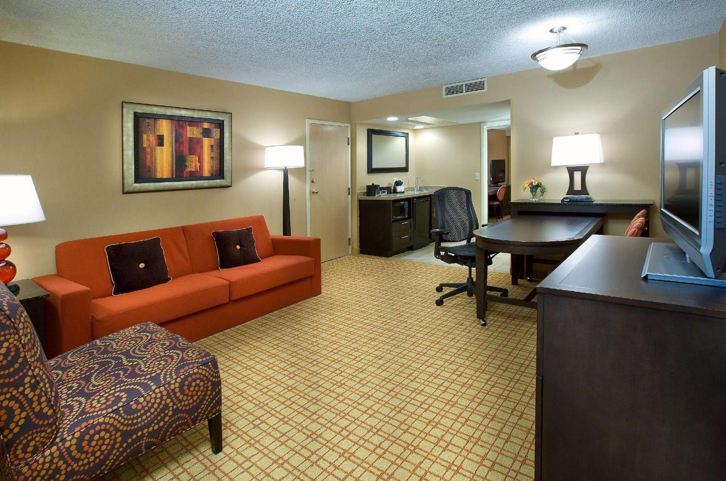 Custom Suite with Two Double Beds - Non-Smoking - Photo 4