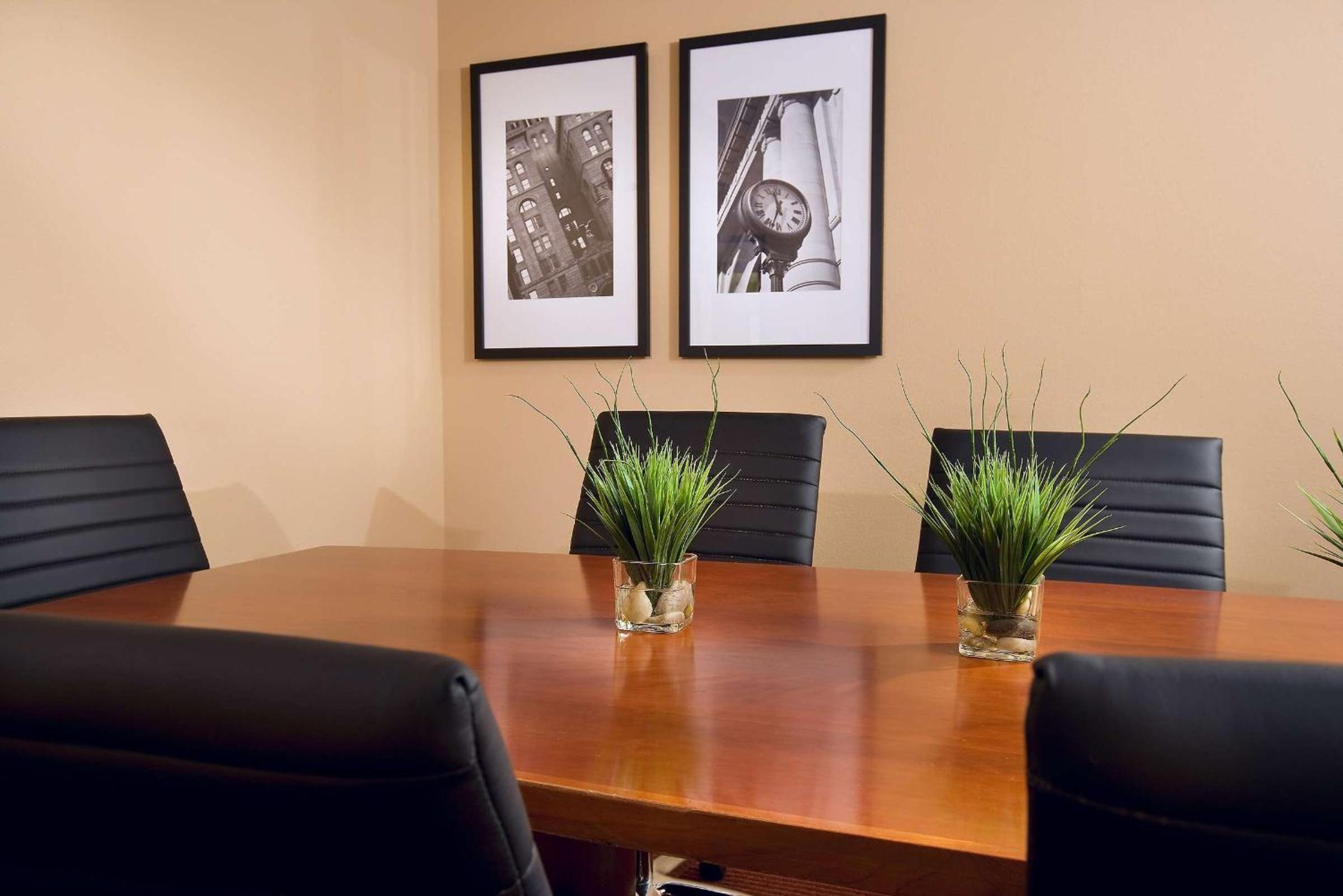 King Boardroom Suite- Non Smoking - Photo 5