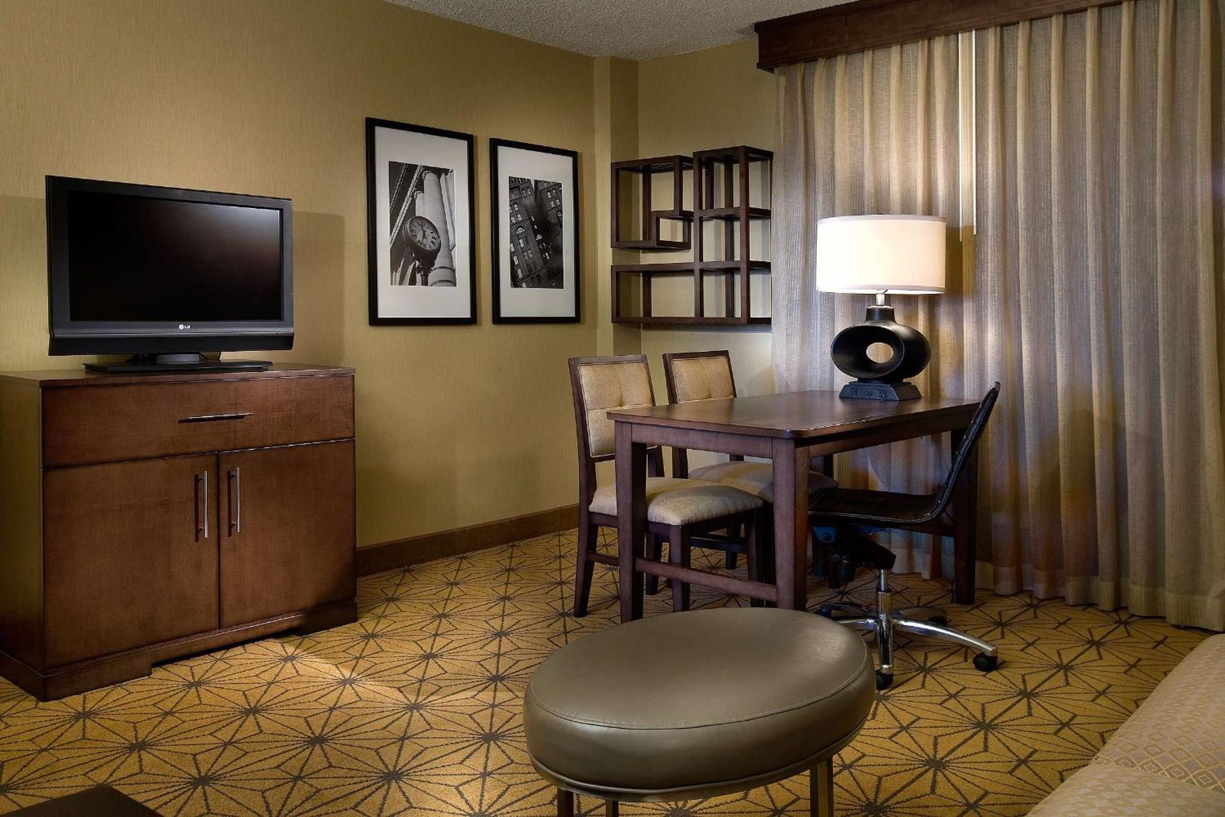 King Custom Suite- Non Smoking - Photo 6