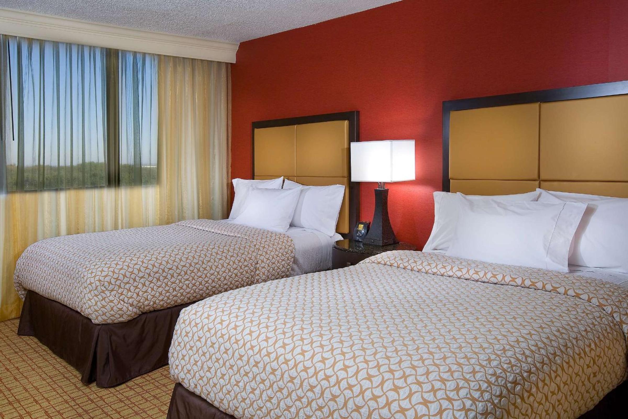 Custom Suite with Two Double Beds - Non-Smoking - Photo 6