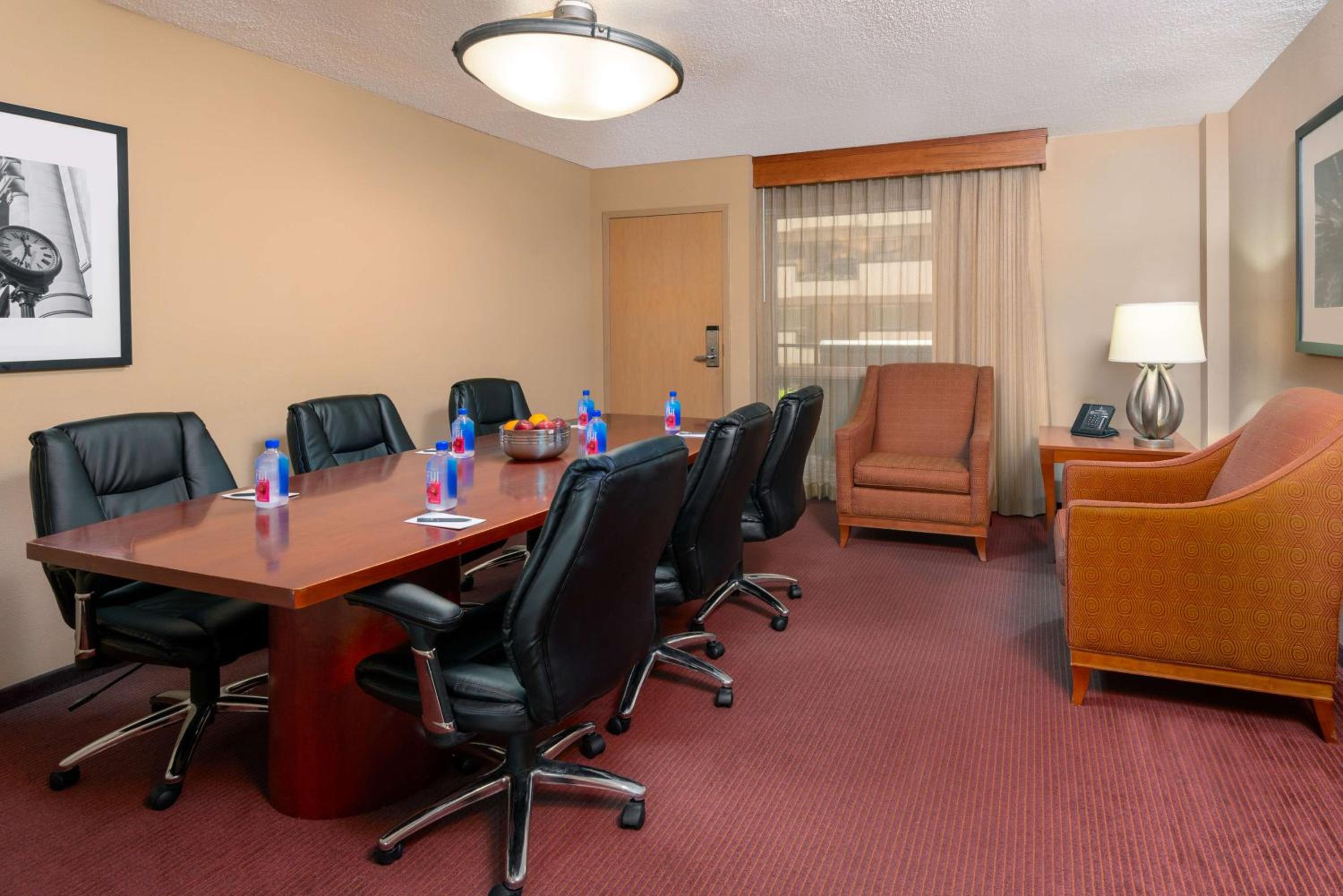 King Boardroom Suite- Non Smoking - Photo 4