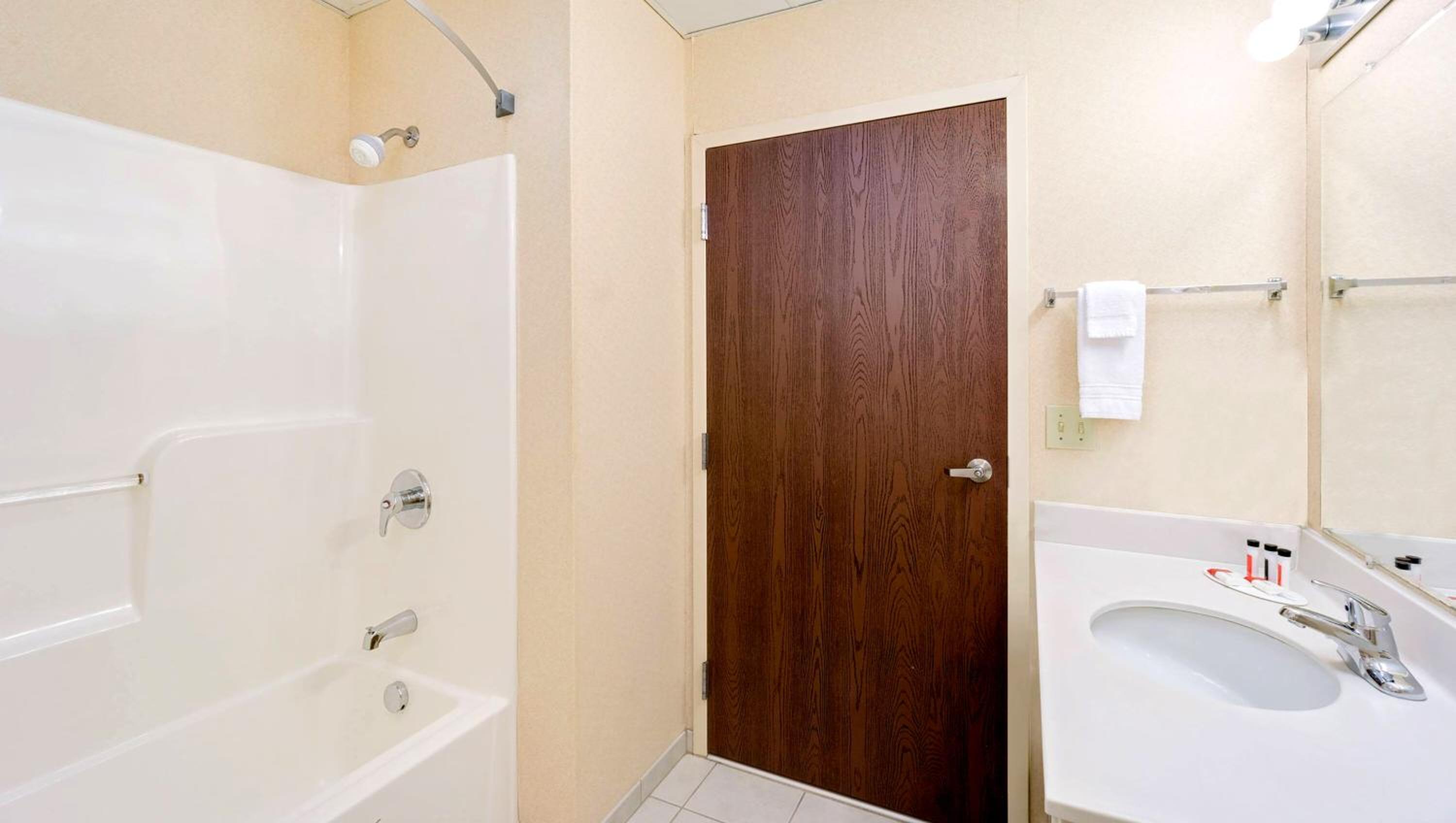 Double Room with Two Double Beds - Non-Smoking photo 2