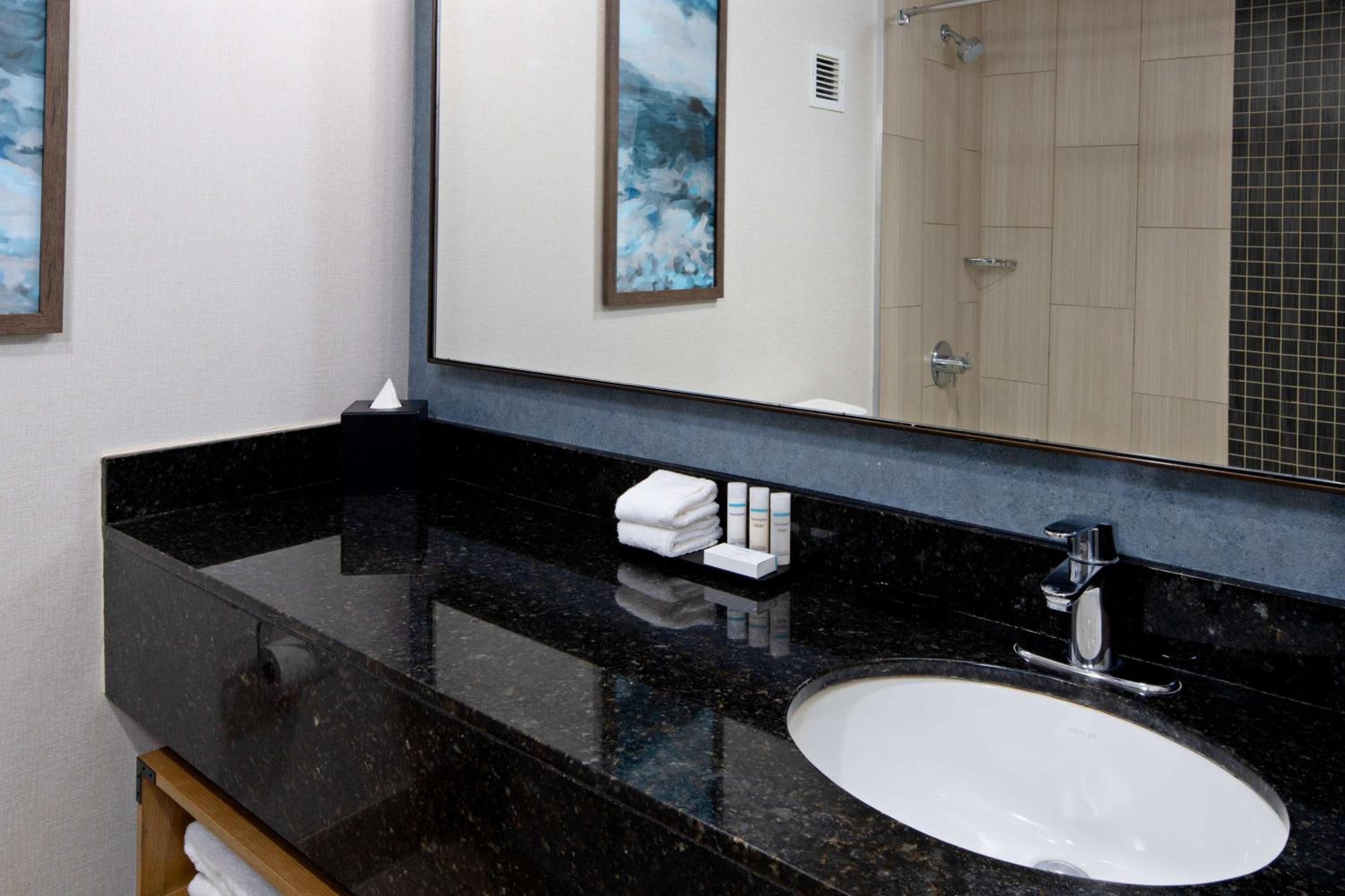 Two Room Corner King Suite with Bayview and Balcony - Photo 4
