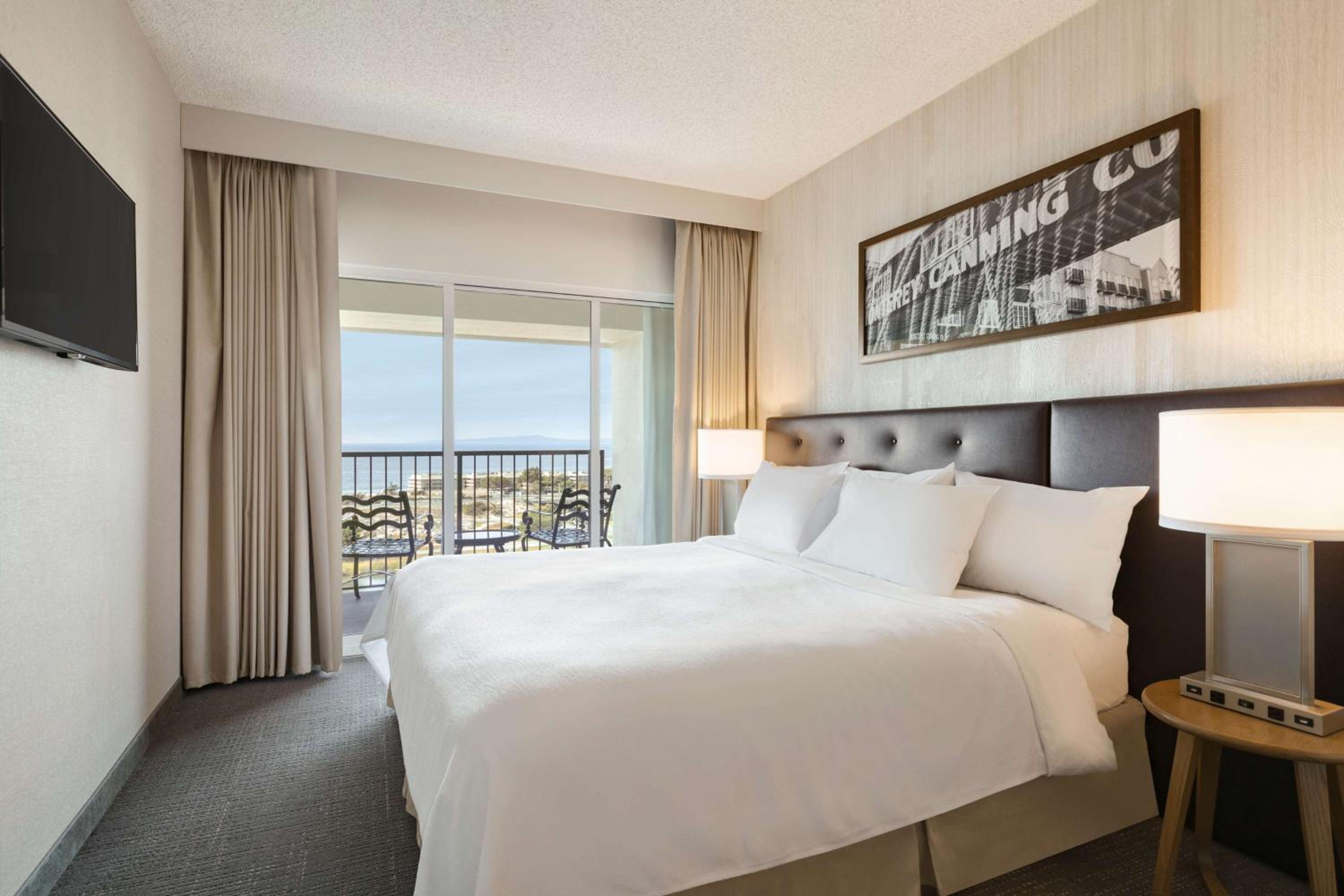 Two-Room King Suite with Balcony and Bayview - Photo 2