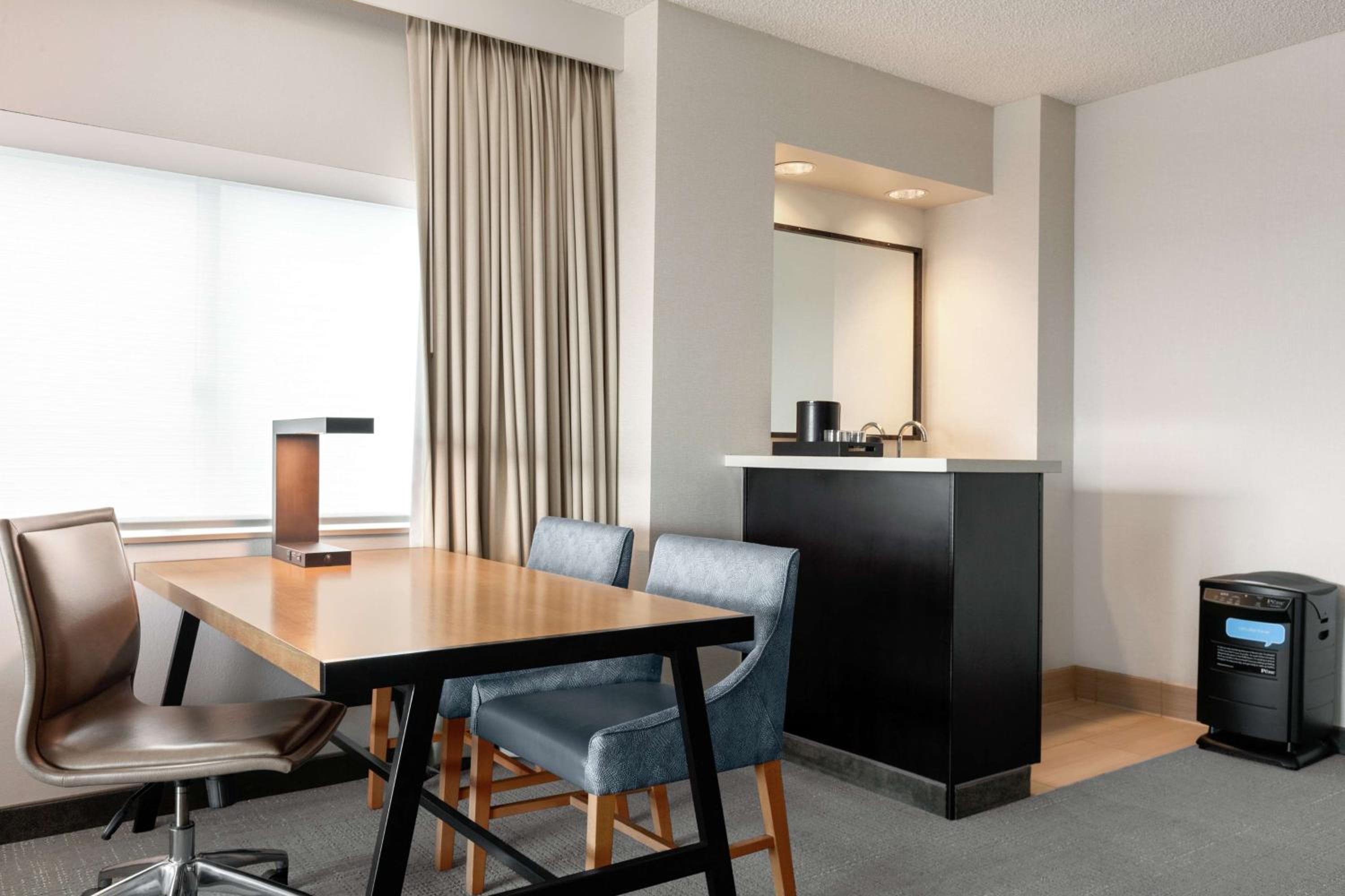 Two-Room Corner Double Suite - Allergy Friendly - Photo 6