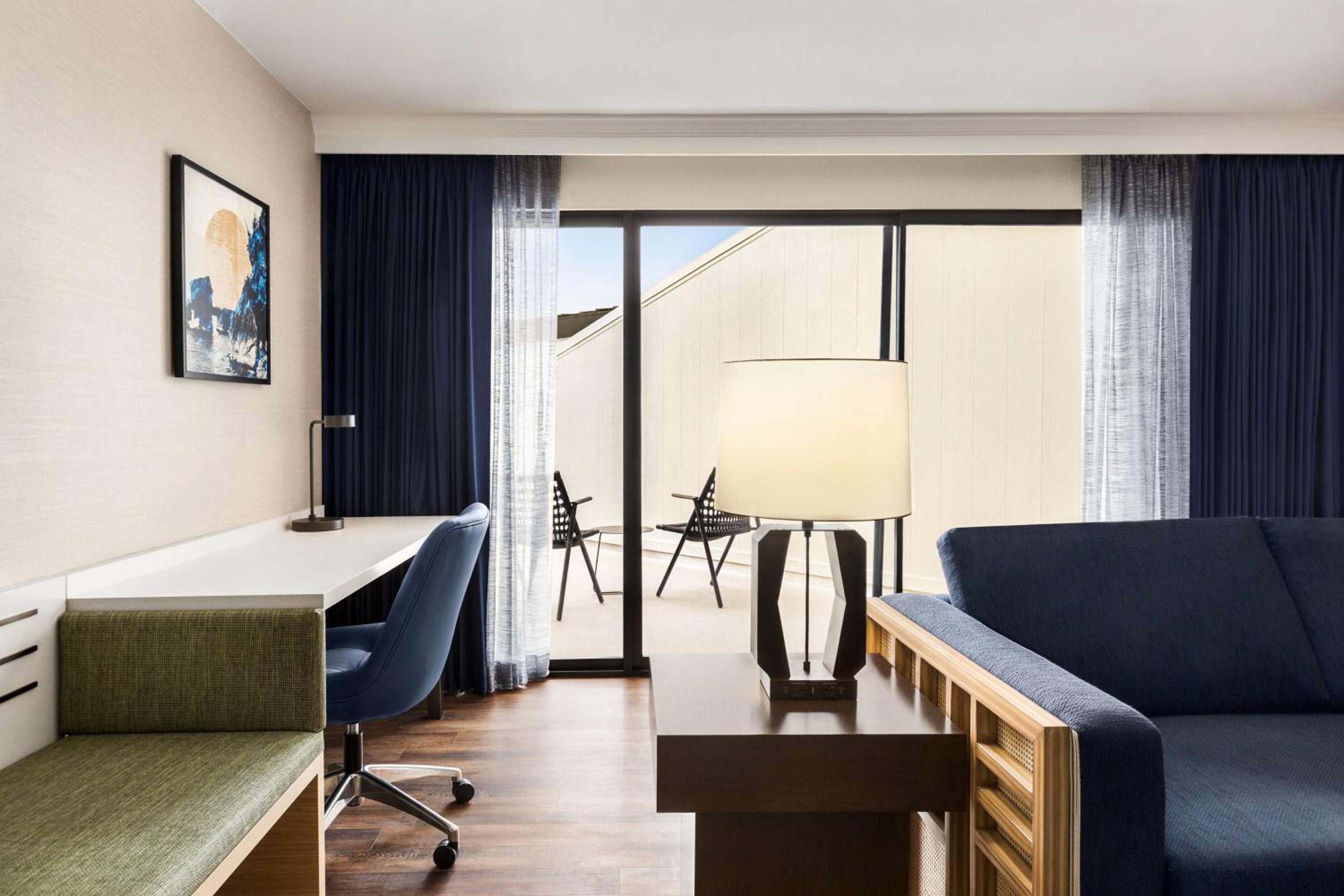 Junior King Suite with Balcony - Photo 1