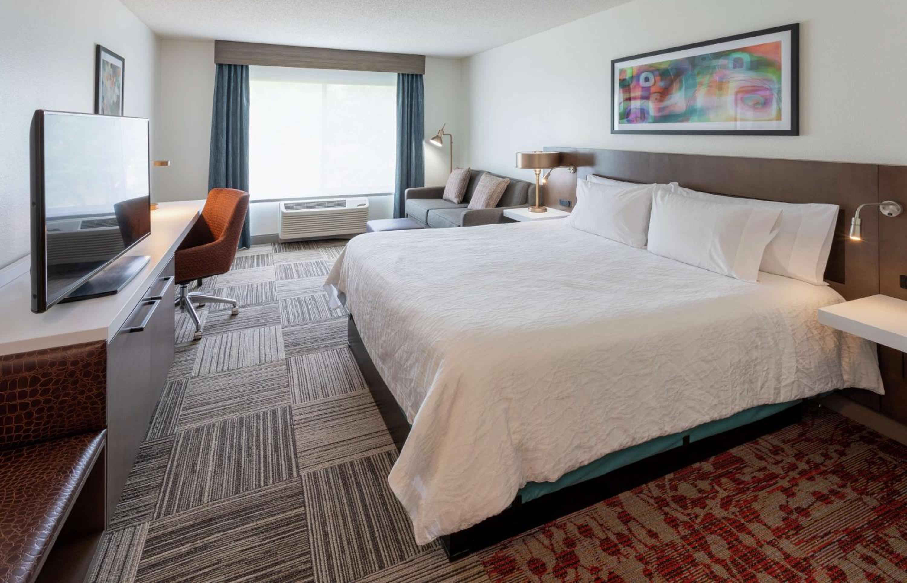 King Room with Sofa Bed - Non-Smoking - Photo 2