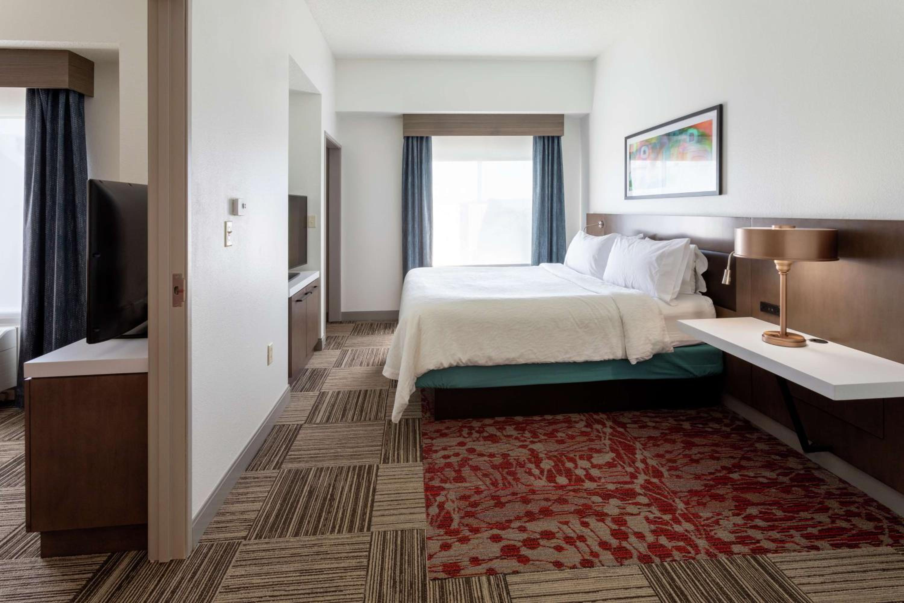 One-Bedroom King Suite - Photo 7