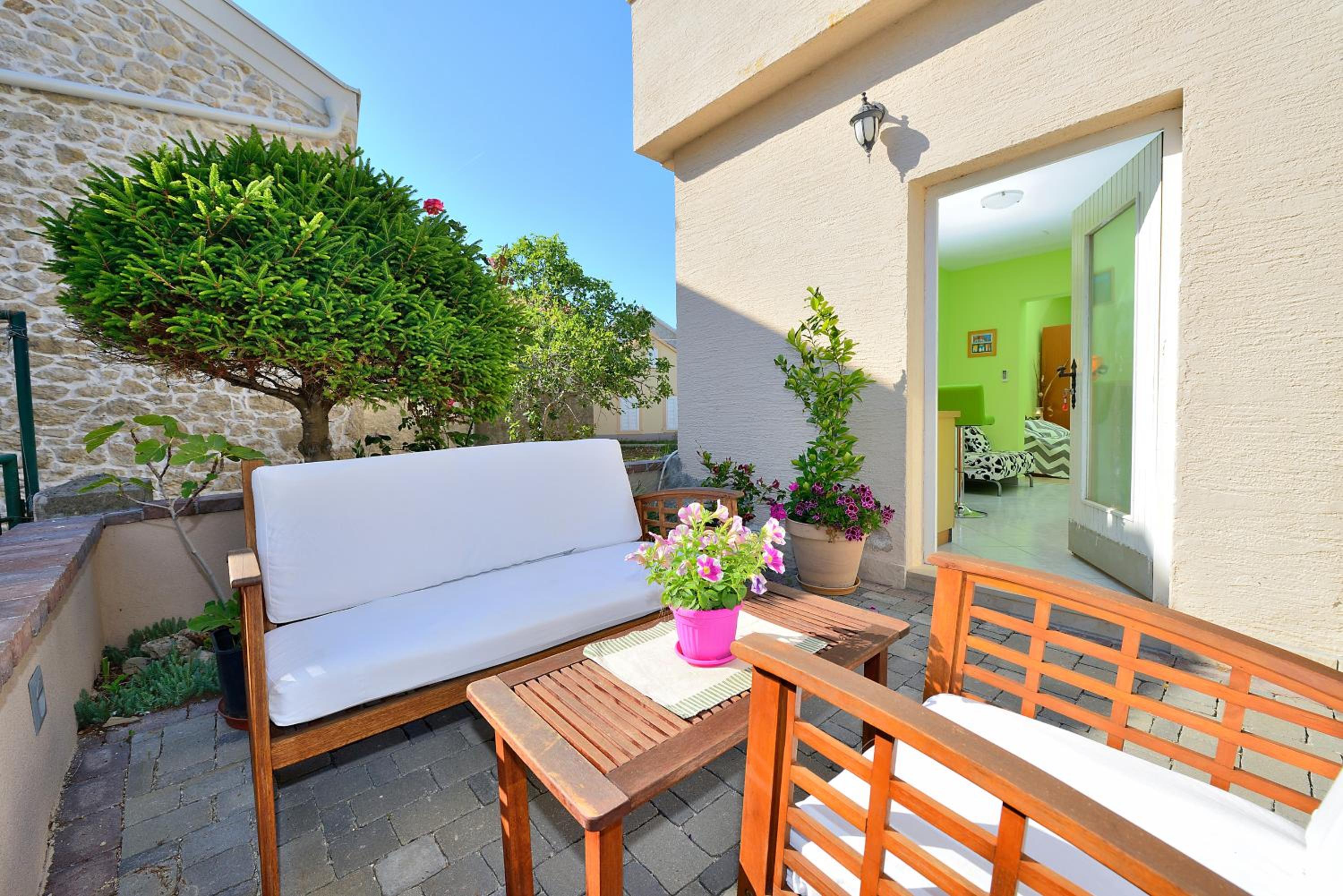 Studio with Garden View - Photo 8