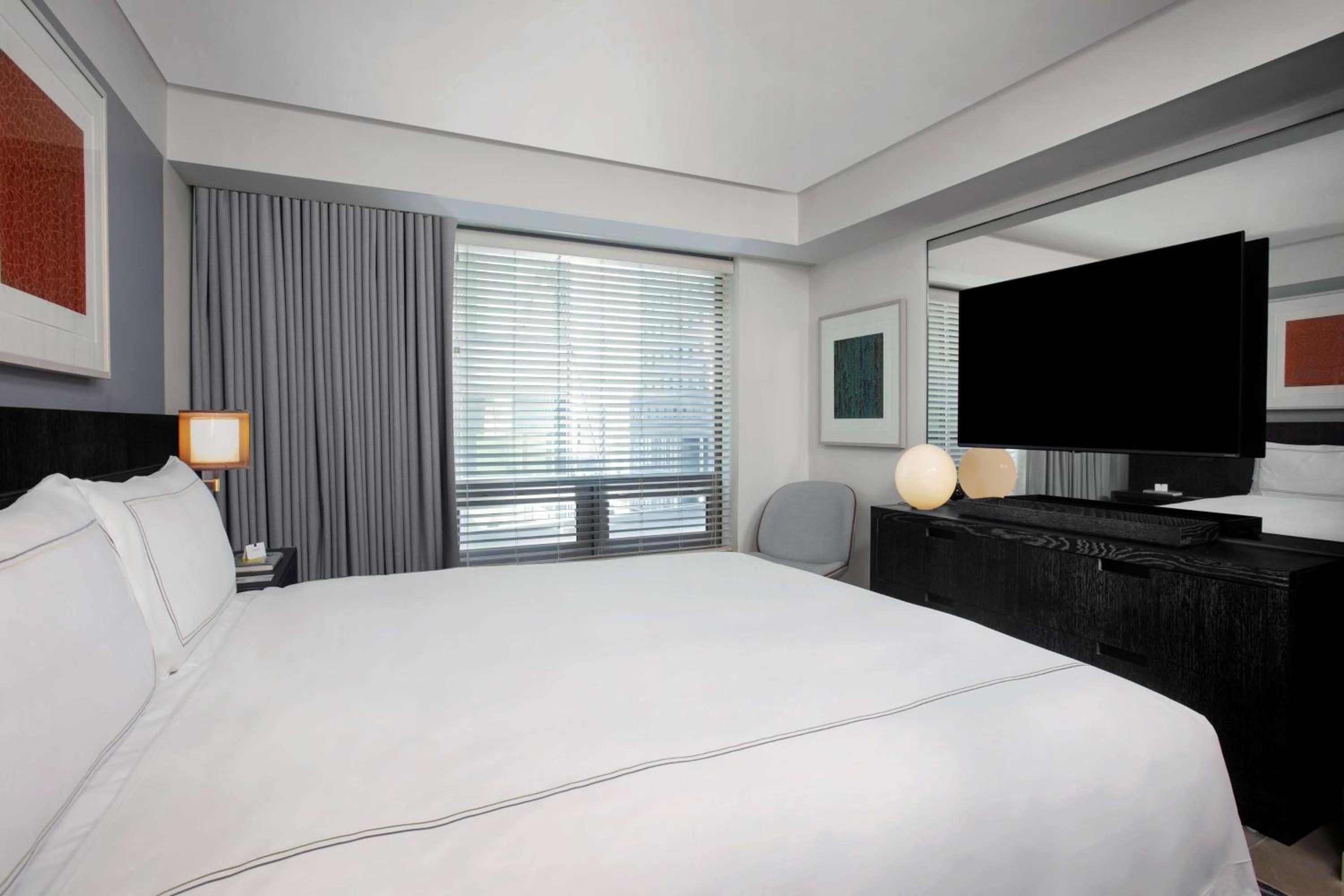 Deluxe King Suite - Hearing Access