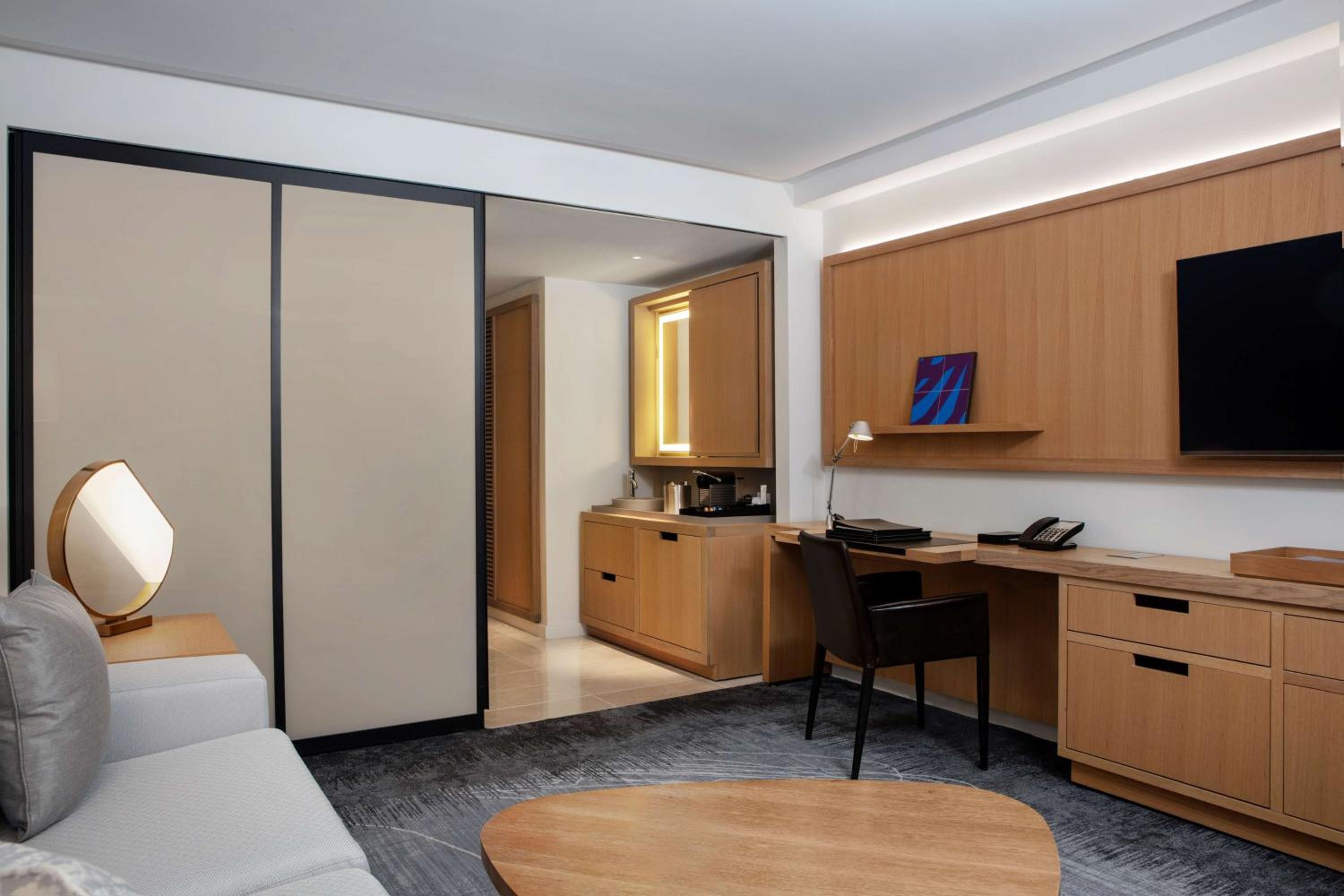 King Suite with River View