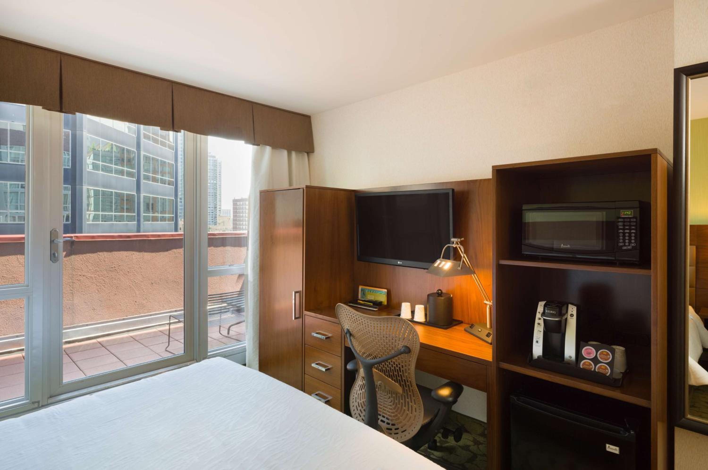 King Room with City View and Terrace