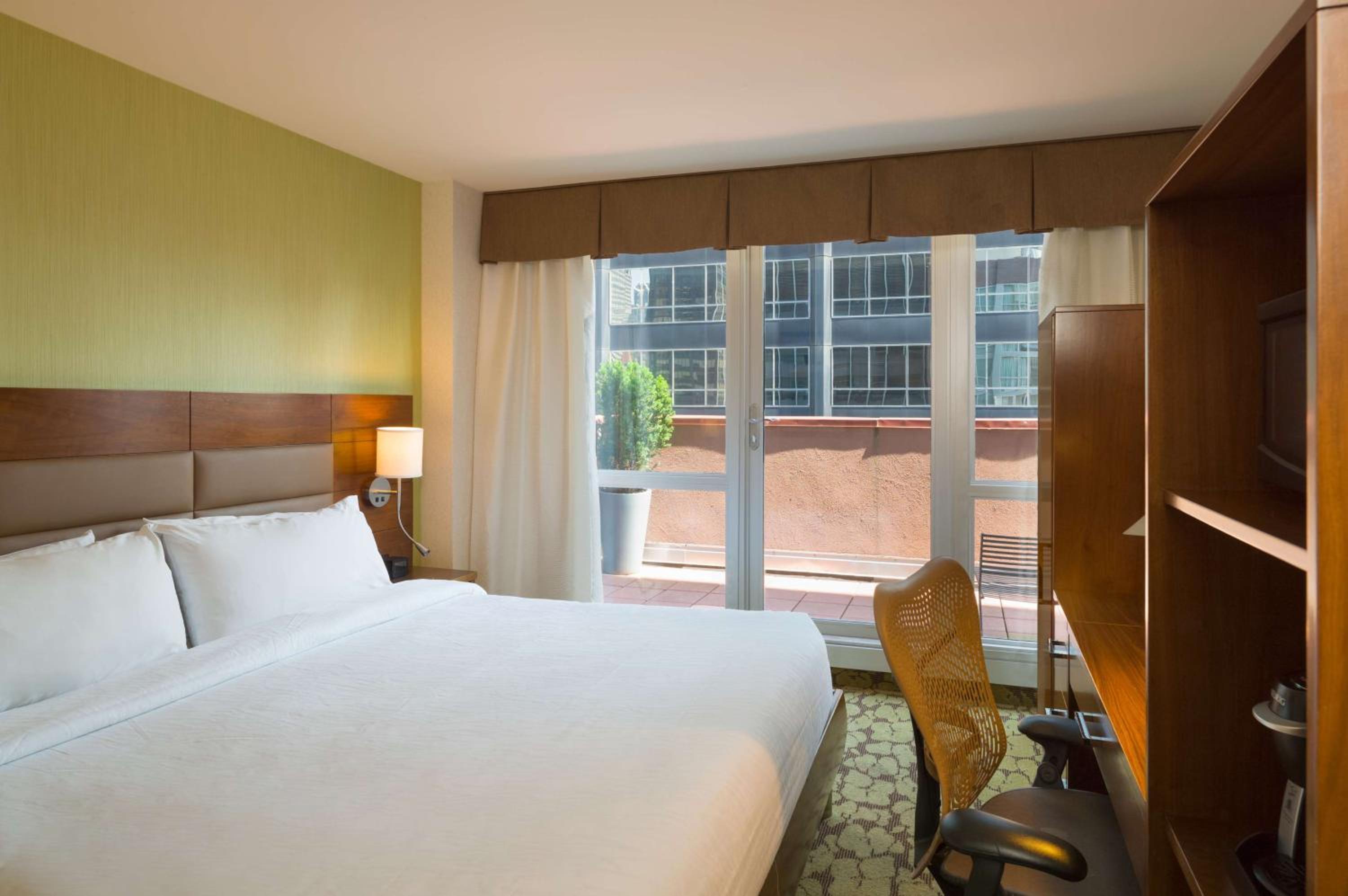 King Room with City View and Terrace