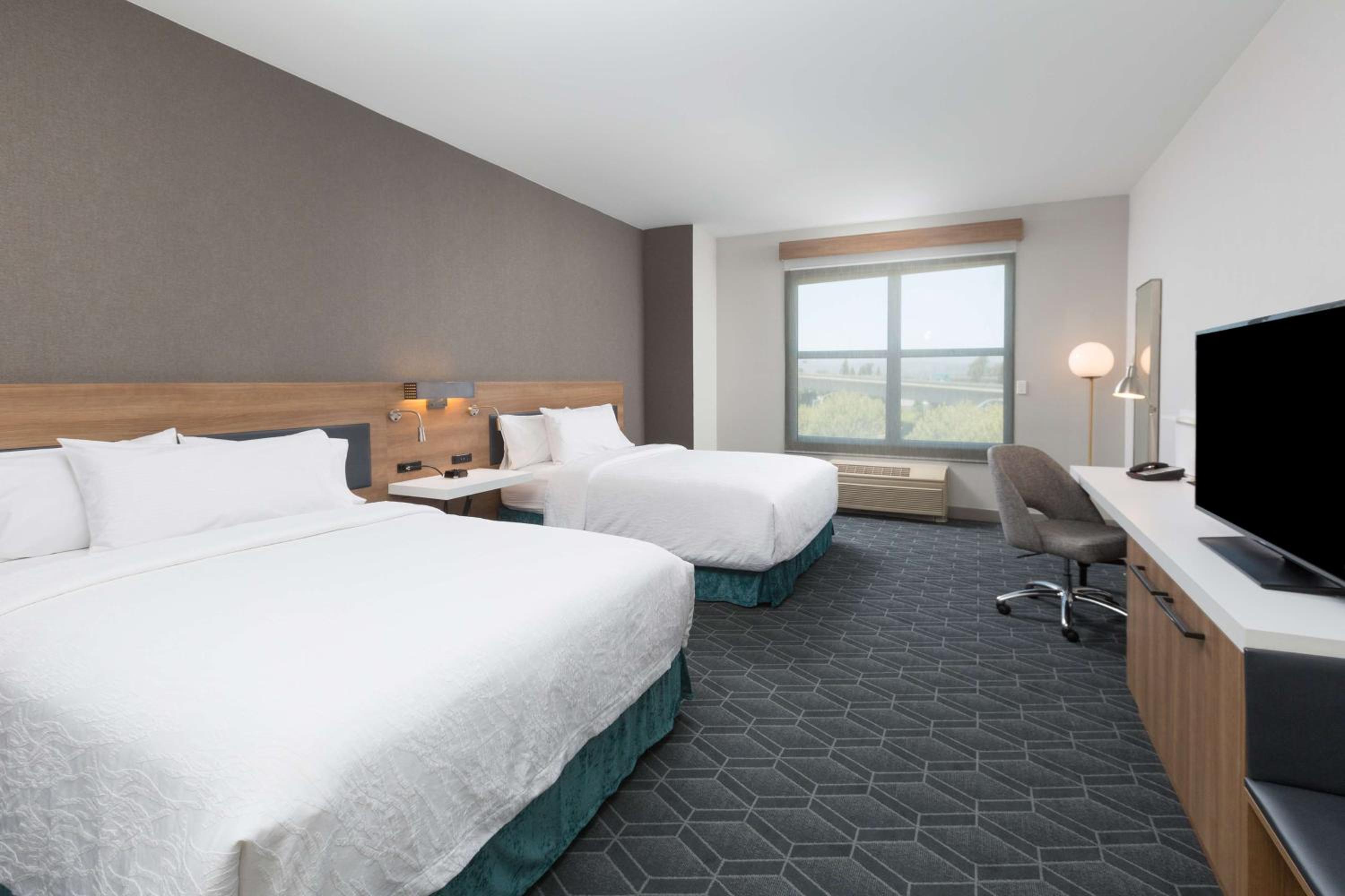 Double Room with Two Double Beds - Photo 3