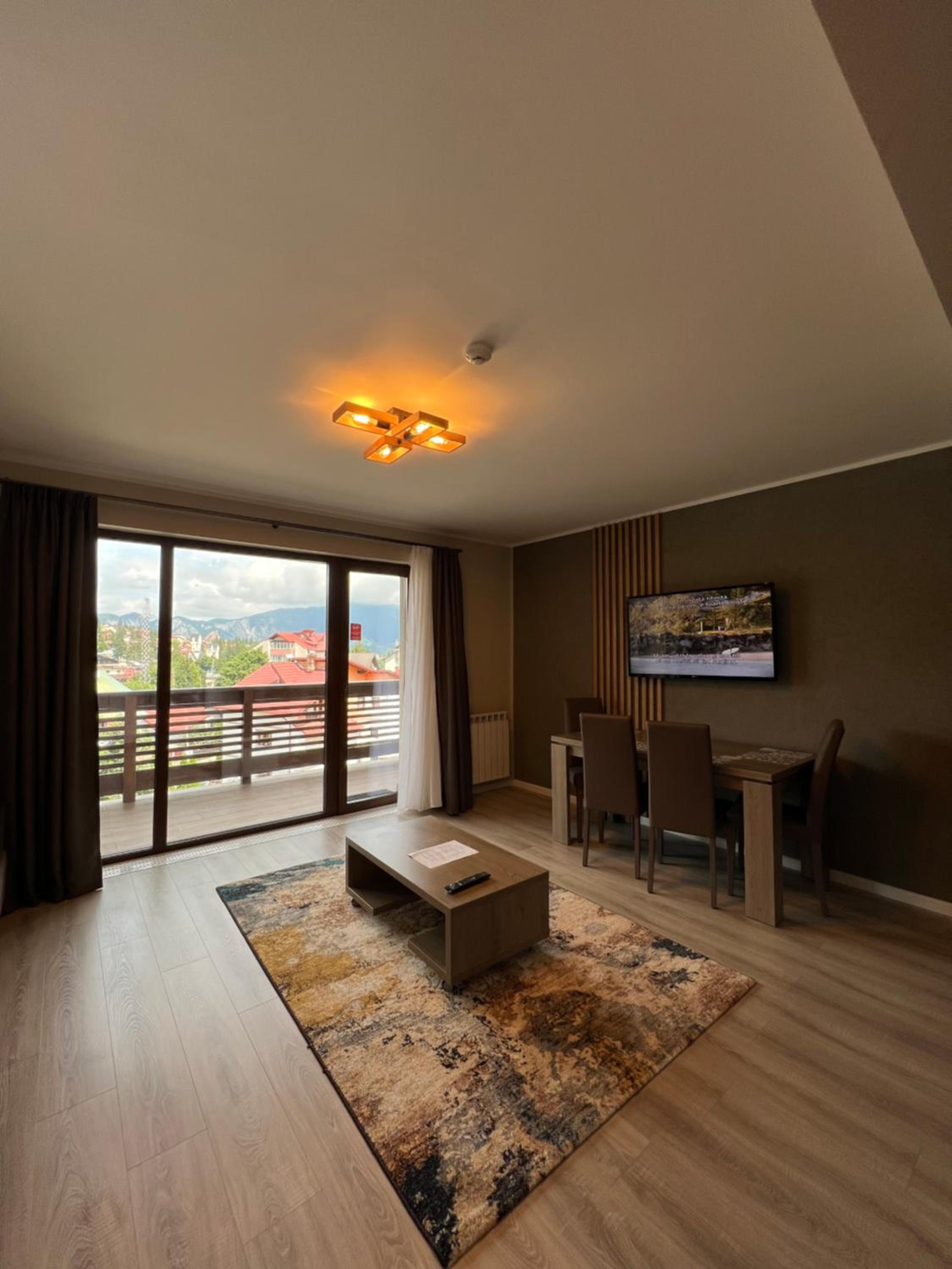 Apartment with Mountain View - First Floor - Photo 1